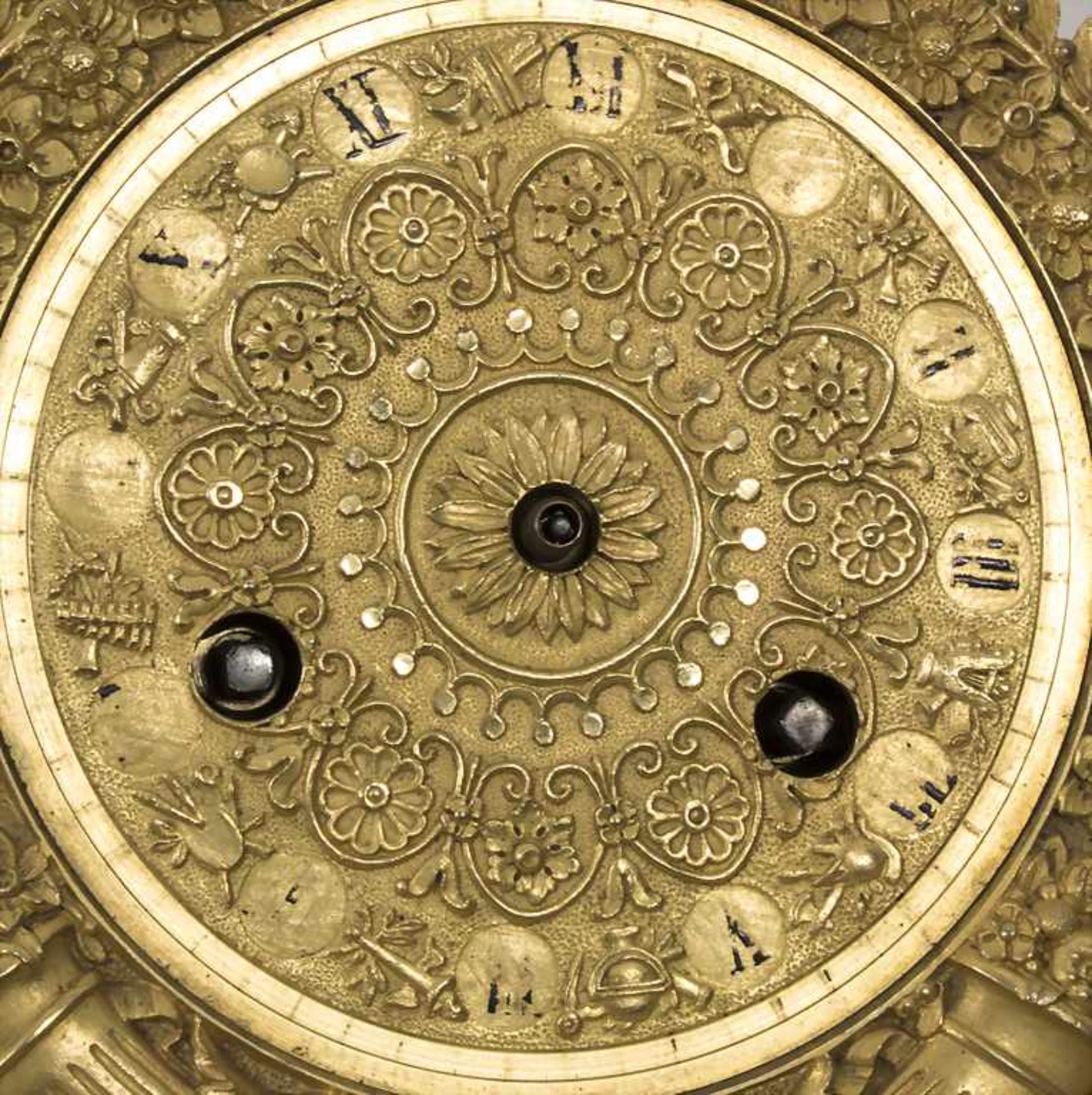 Empire Pendule 'Die Künste' / An Empire clock 'The fine arts', Paris, um 1800Gehäuse - Image 11 of 11