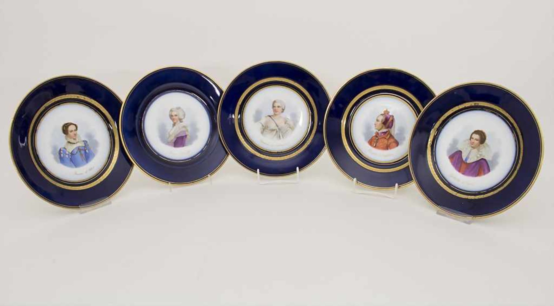 5 Teller mit Damenportraits / A set of 5 plates with ladies portaits, Sèvres, 1860-1861<br