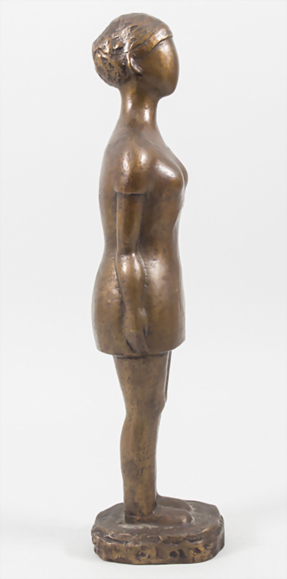 Monogrammist, 'Stehendes Mädchen' / A bronze sculpture of a girl, Frankreich, nach 1979<br - Bild 3 aus 9