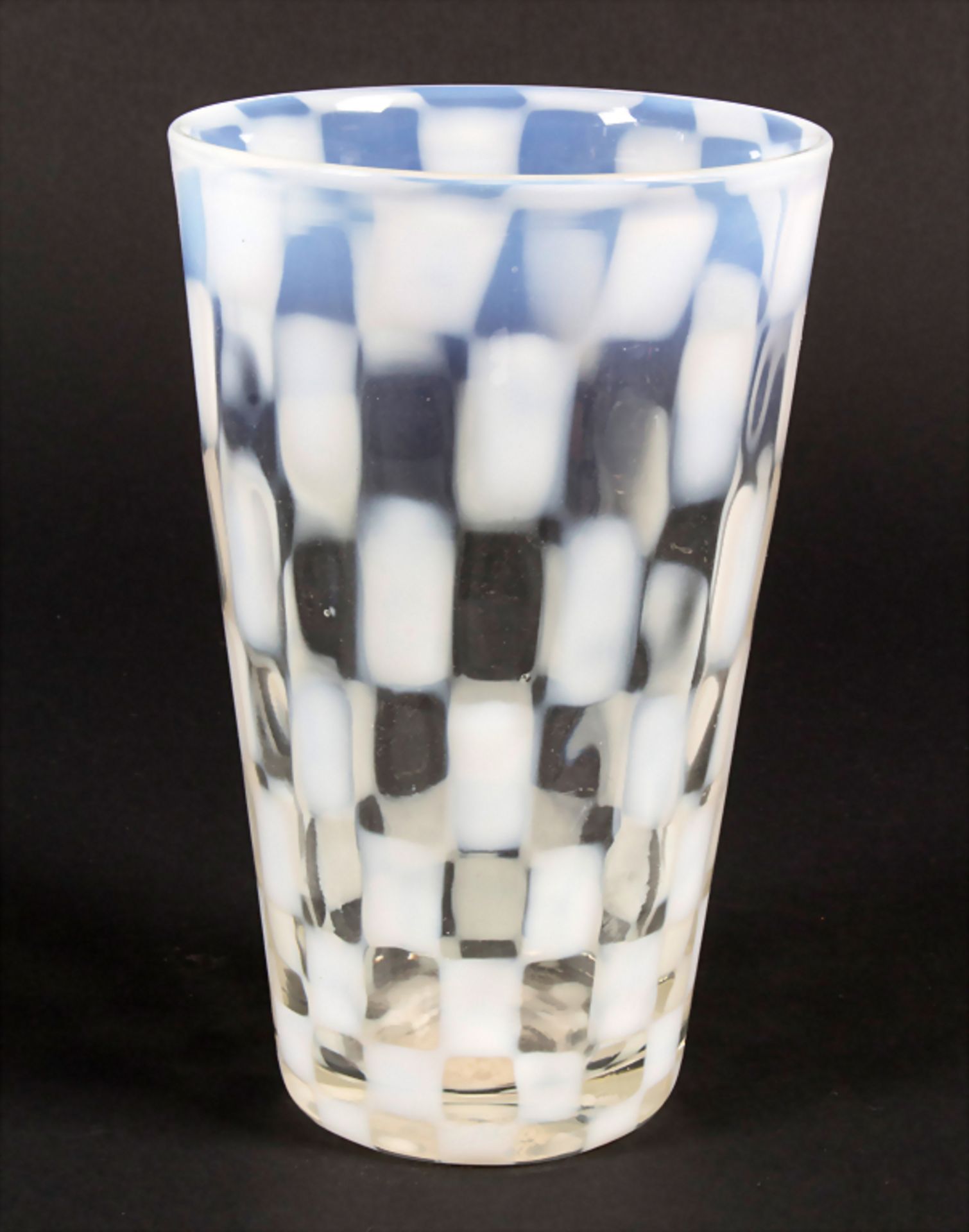 Glasziervase / A decorative glass vase, wohl Brovier & Toso, MuranoMaterial: rauchfarb