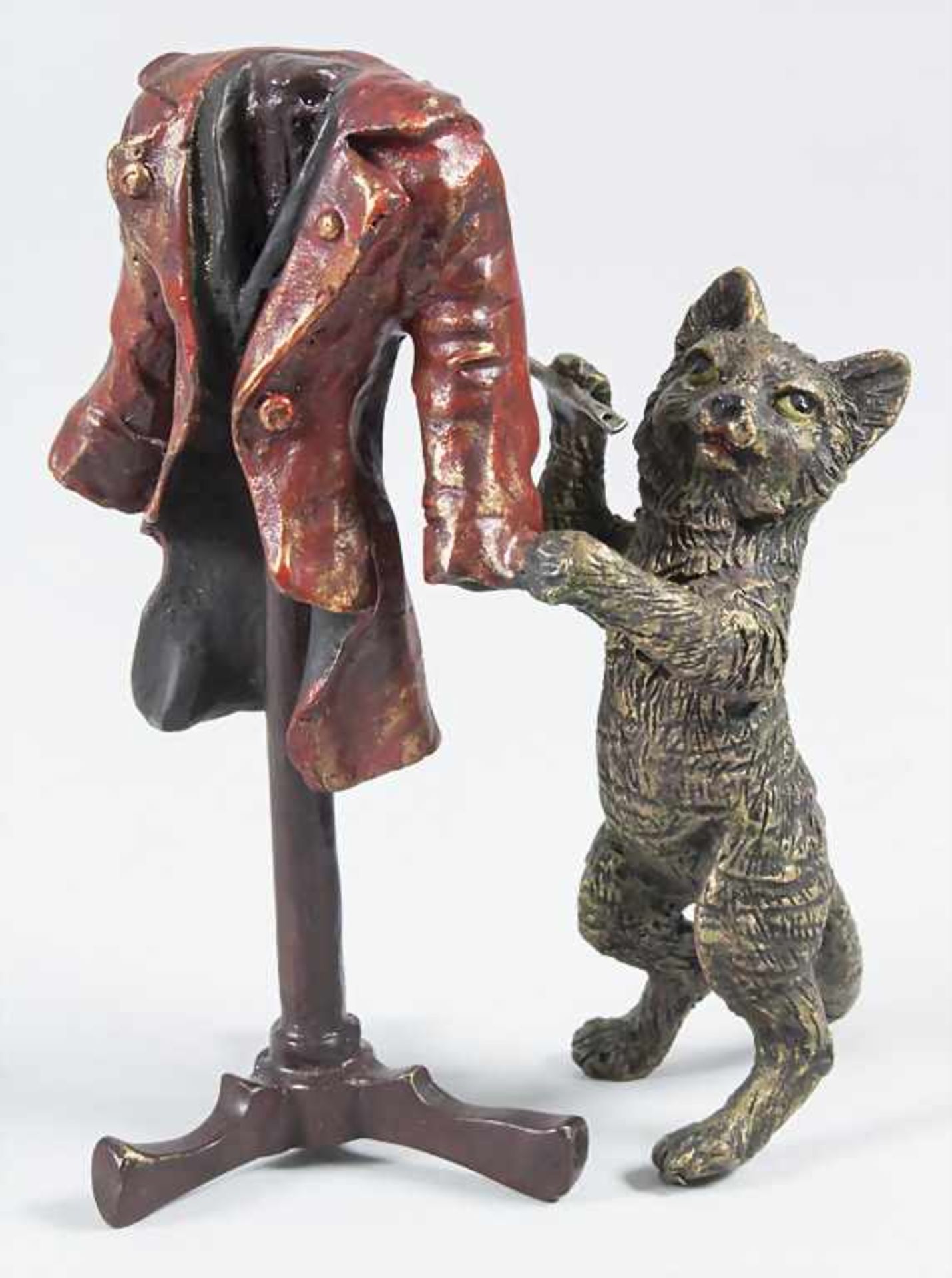 Wiener Bronze 'Katze als Schneider' / A Vienna bronze animal sculpture depicting a cat as a tail
