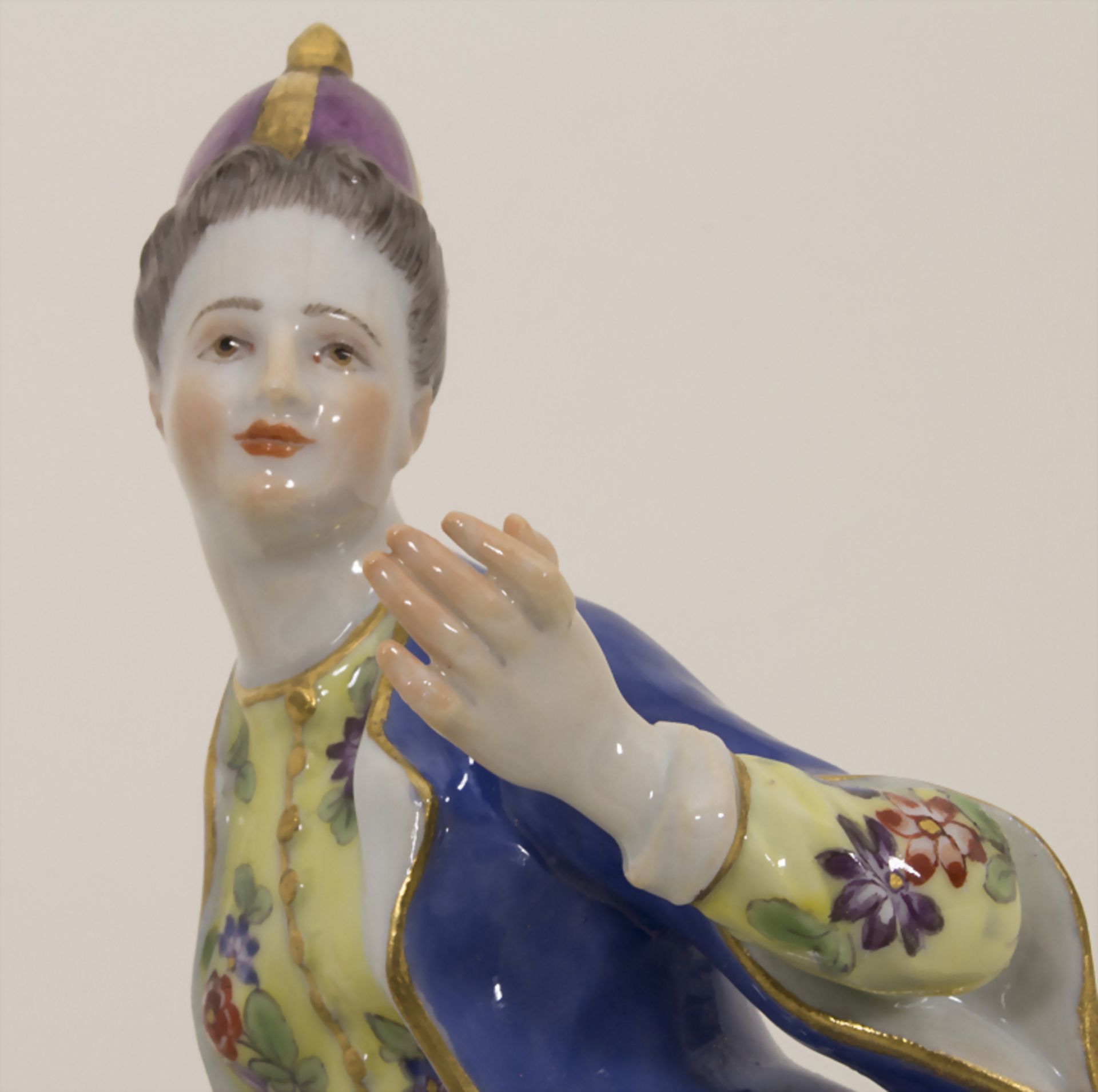 Junge Türkin mit Schale / A young Turkish woman with a bowl, Meissen, Pfeiffer-Zeit, 1924-1934< - Image 3 of 11