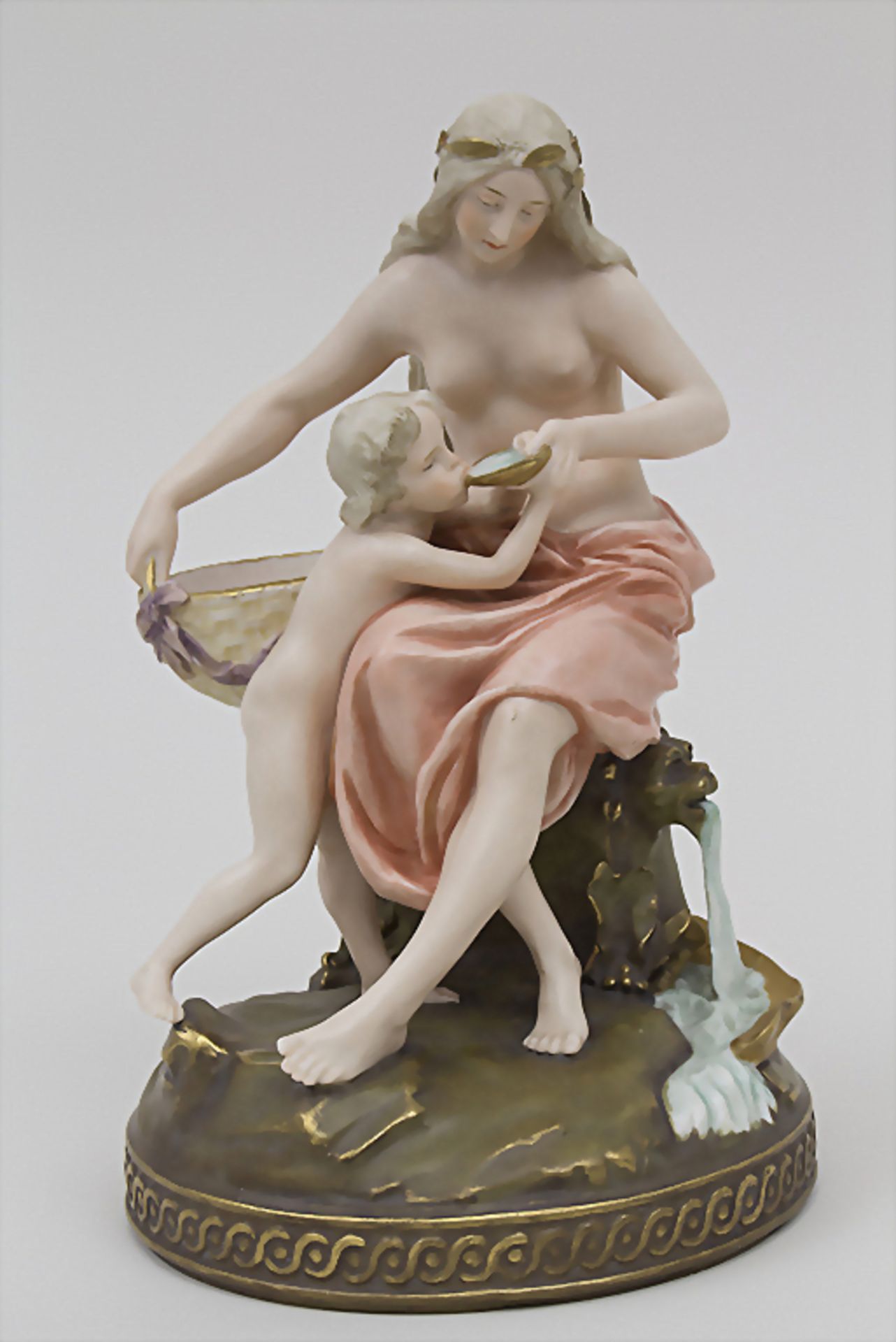 Jugendstil Figurengruppe 'Nymphe am Brunnen' / An Art Nouveau figural group, wohl Ernst Wahliss,