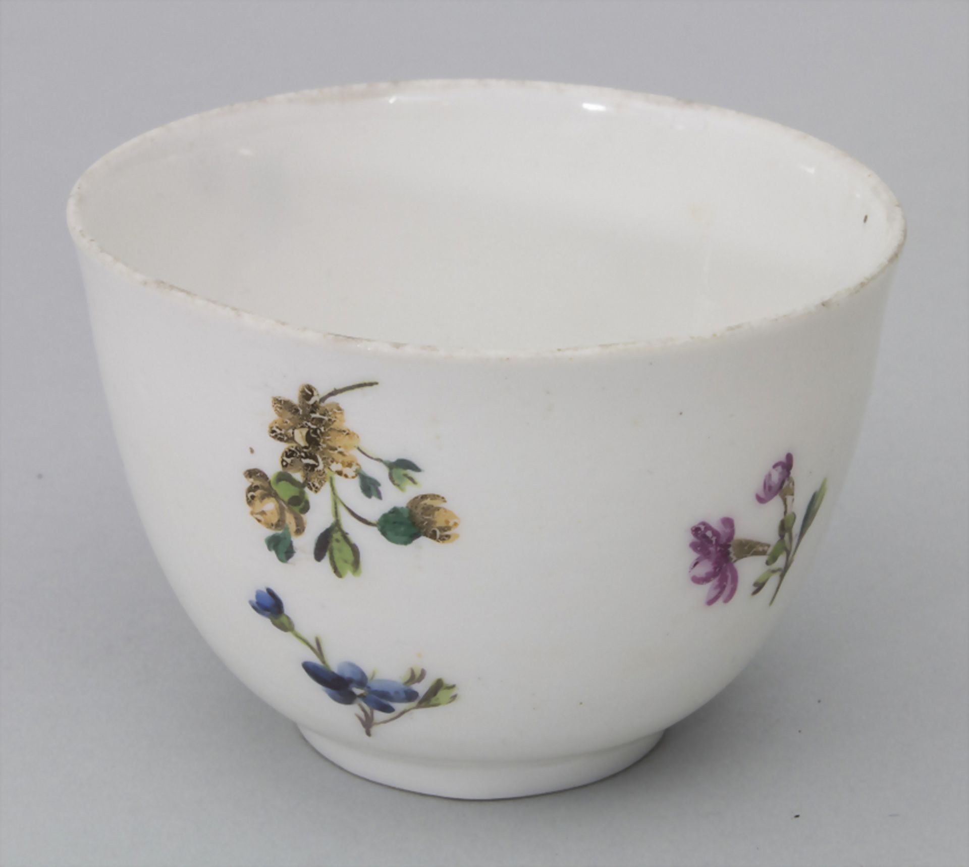 Koppchen mit Blumenmalerei / A cup with flowers, Amstel, um 1785Material: Porzellan, p - Bild 3 aus 6