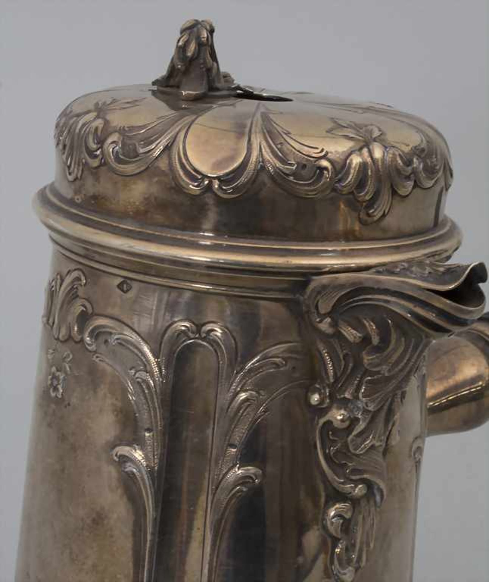 Chocolatière / Schokoladenkanne / A silver chocolate pot, Albert Deflon, Paris, 1907-20<br - Image 6 of 9