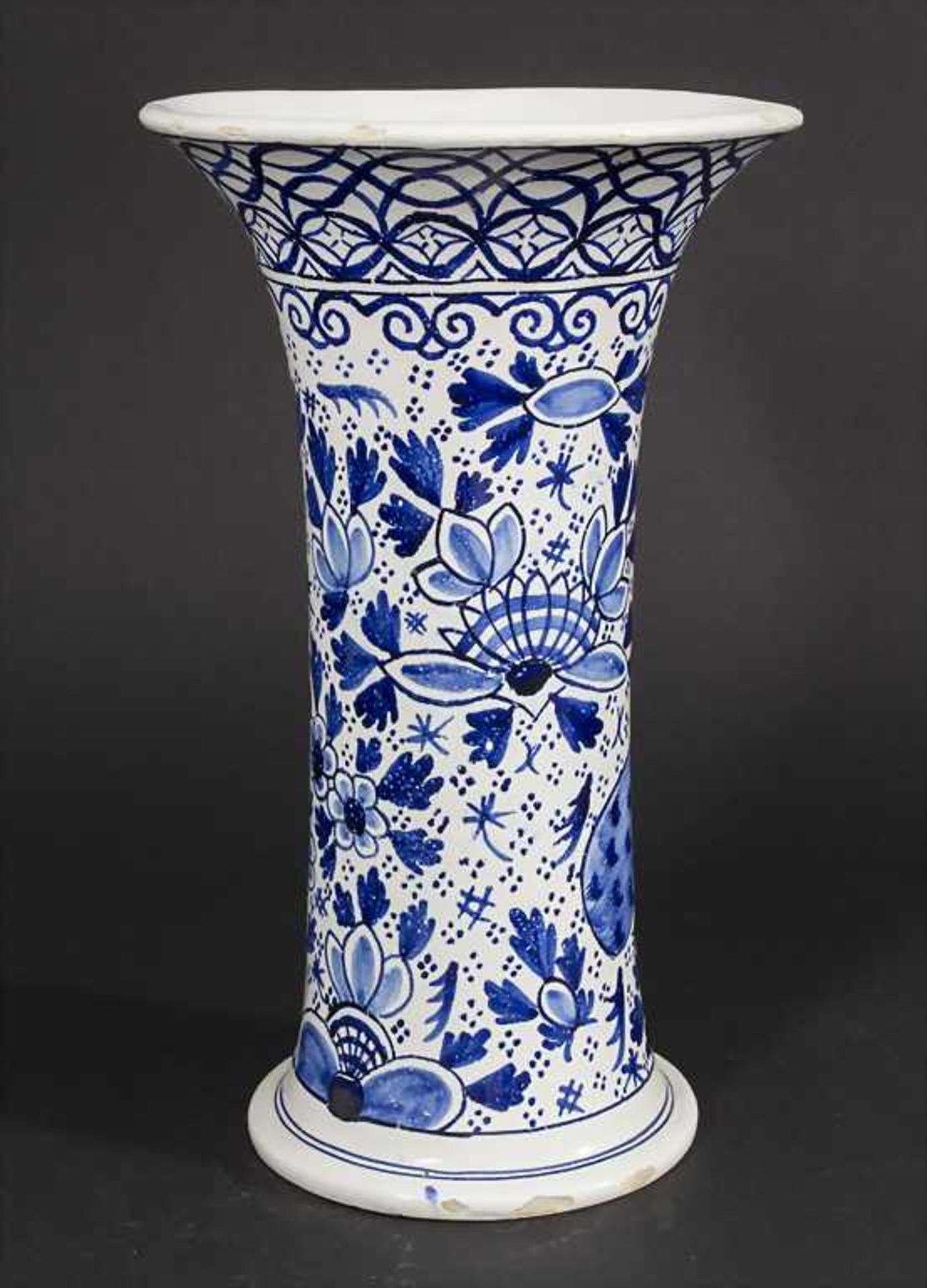 Vase / A vase, 20. Jh.Material: Feinsteinzeug, Blaumalerei, glasiert,Marke: ungede - Bild 3 aus 8