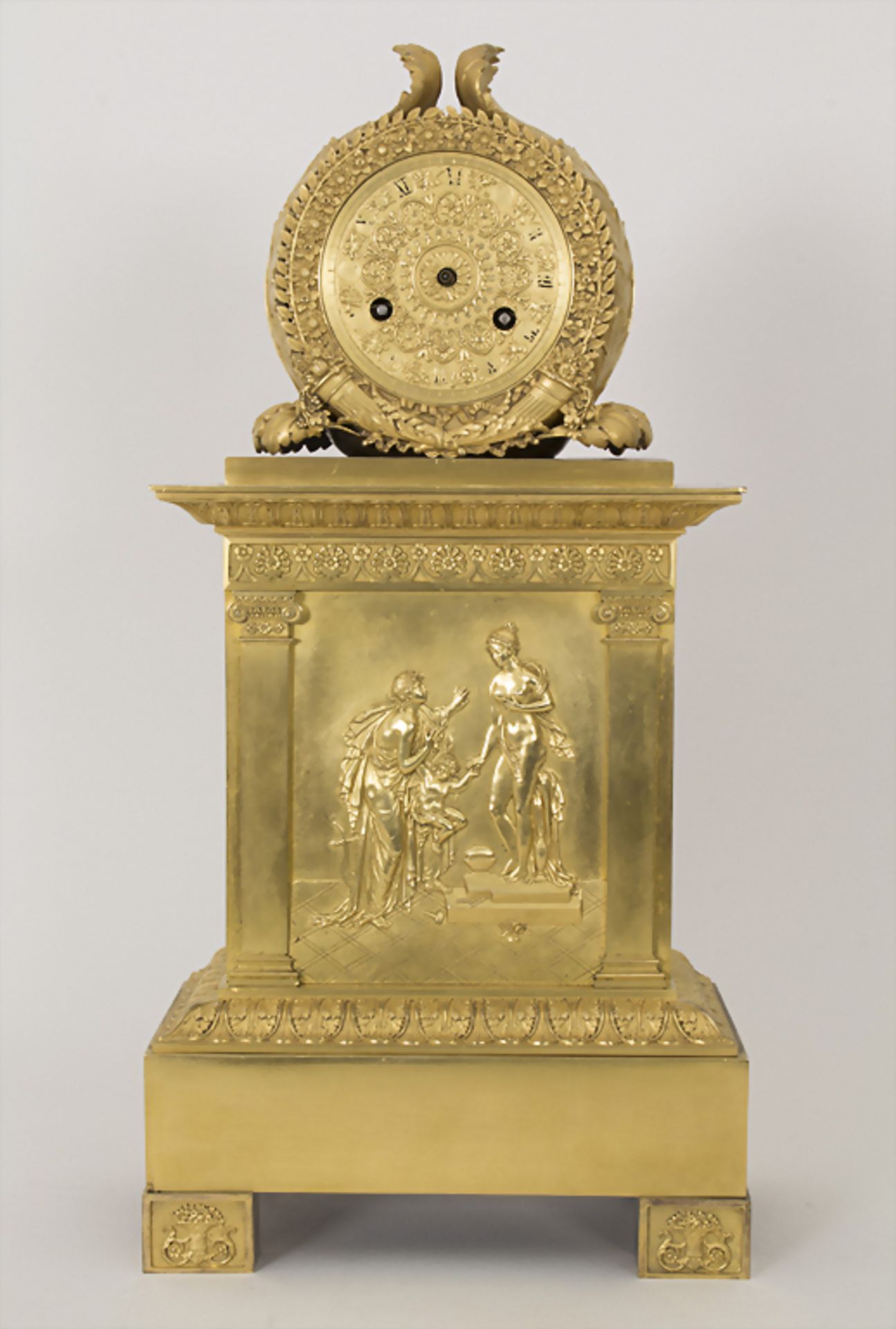 Empire Pendule 'Die Künste' / An Empire clock 'The fine arts', Paris, um 1800Gehäuse