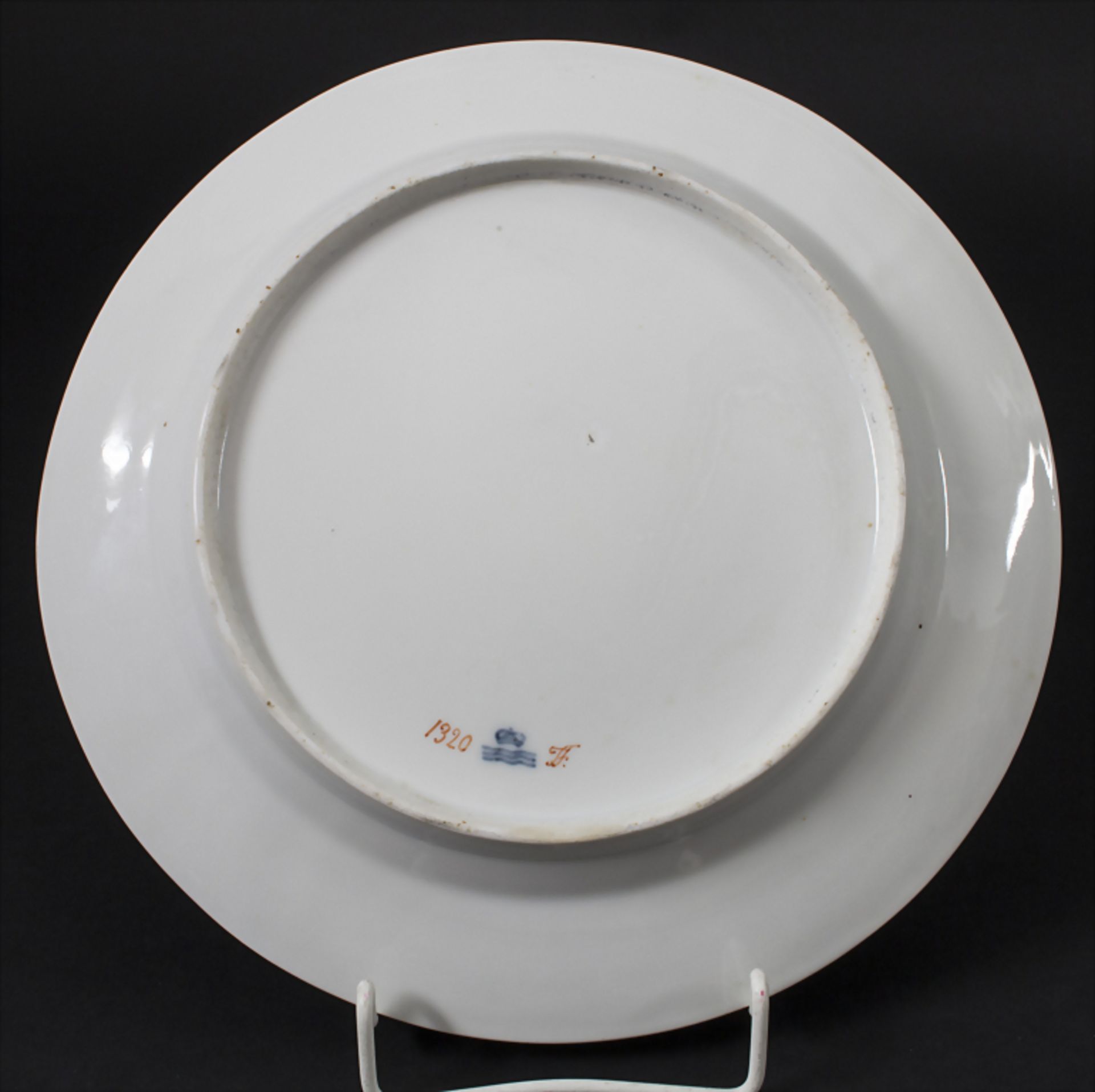 Teller mit Blumen / A plate with flowers, Royal Copenhagen, um 1920Material: Porzellan - Bild 4 aus 5