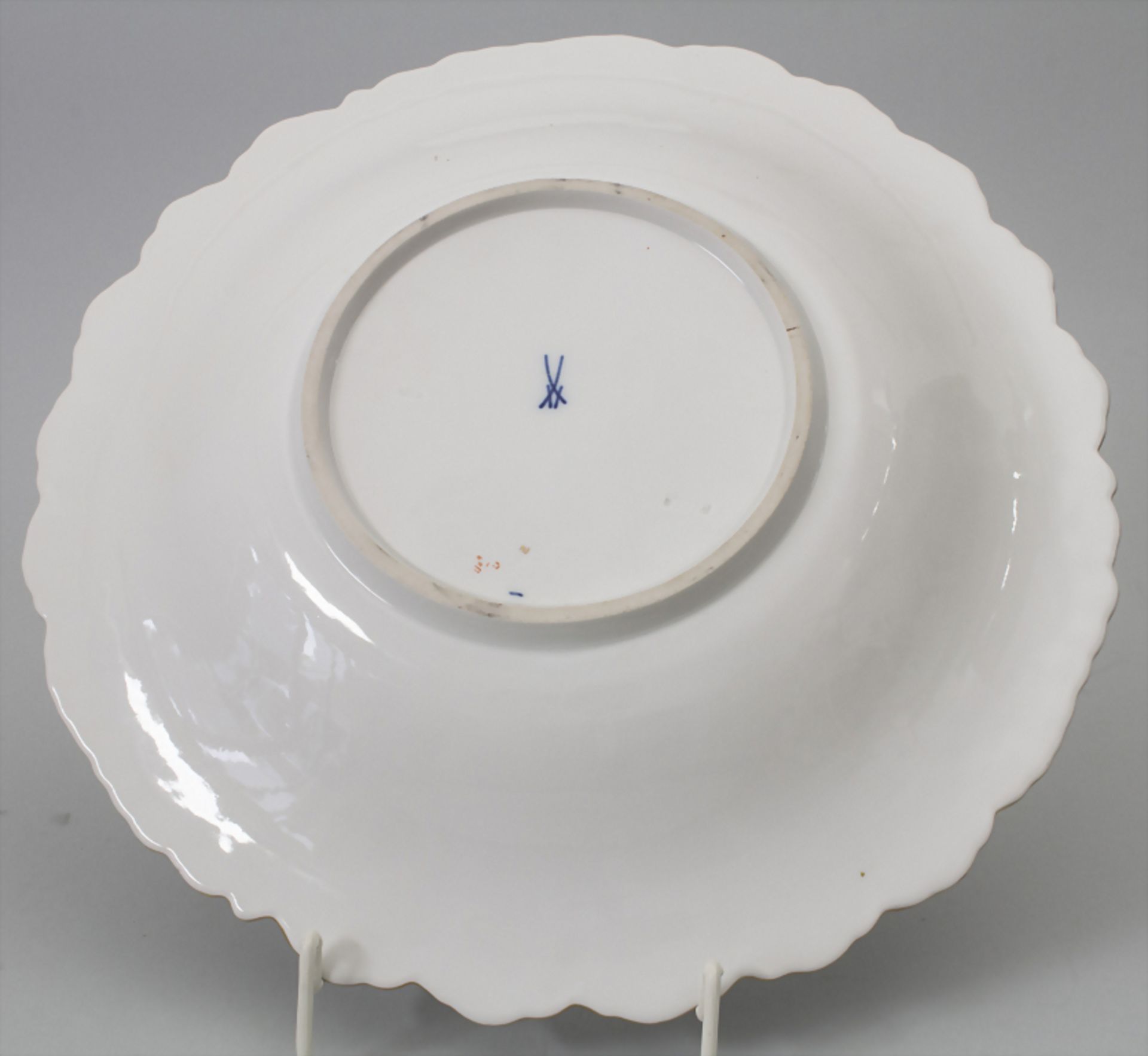 Große Prunkplatte / A large serving platter, Meissen, 20. Jh.Material: Porzellan, pol - Bild 5 aus 5