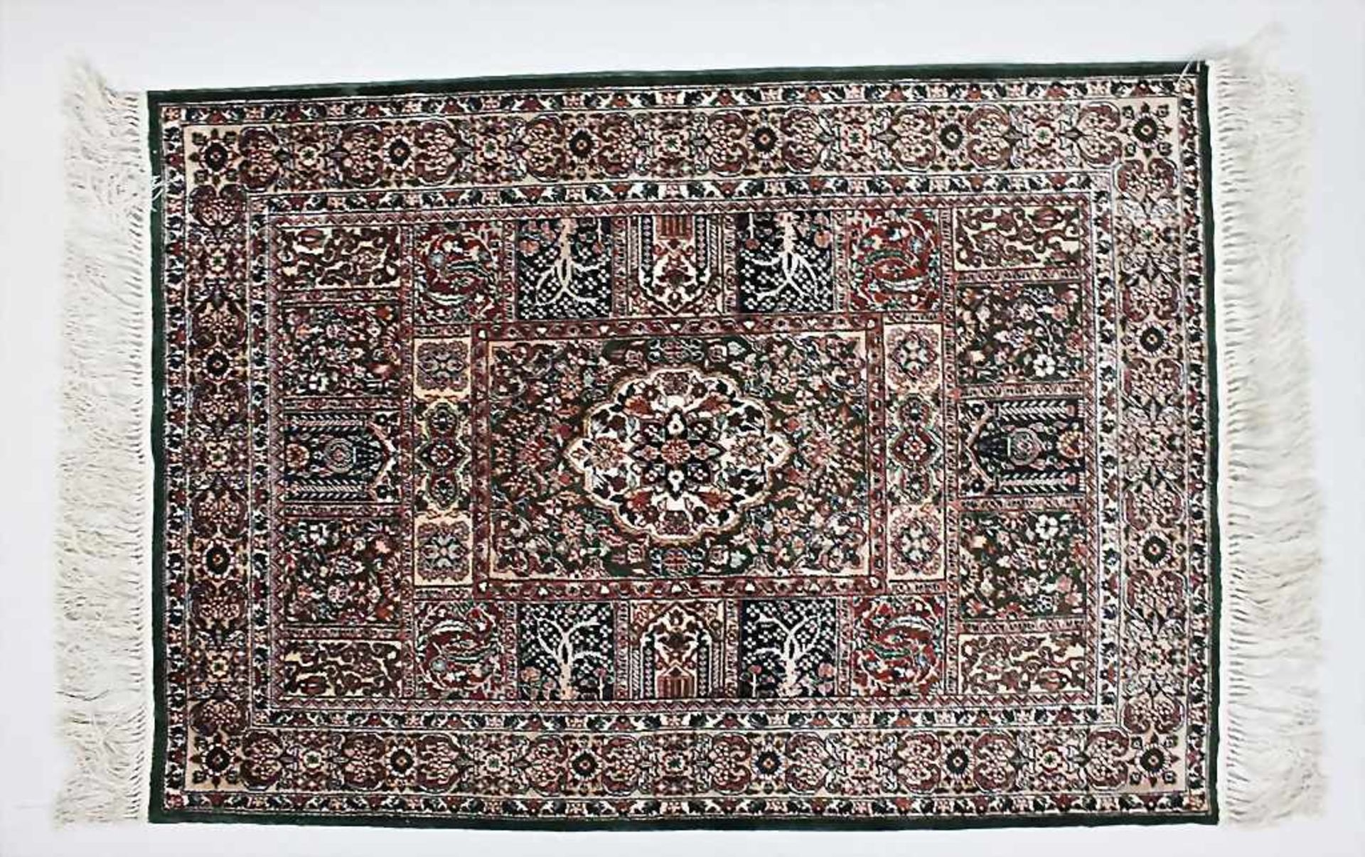 Brücke / Silk Rug, China, 20 Jh.Seidenteppich, blütenförmiges Zentralmedaillon auf