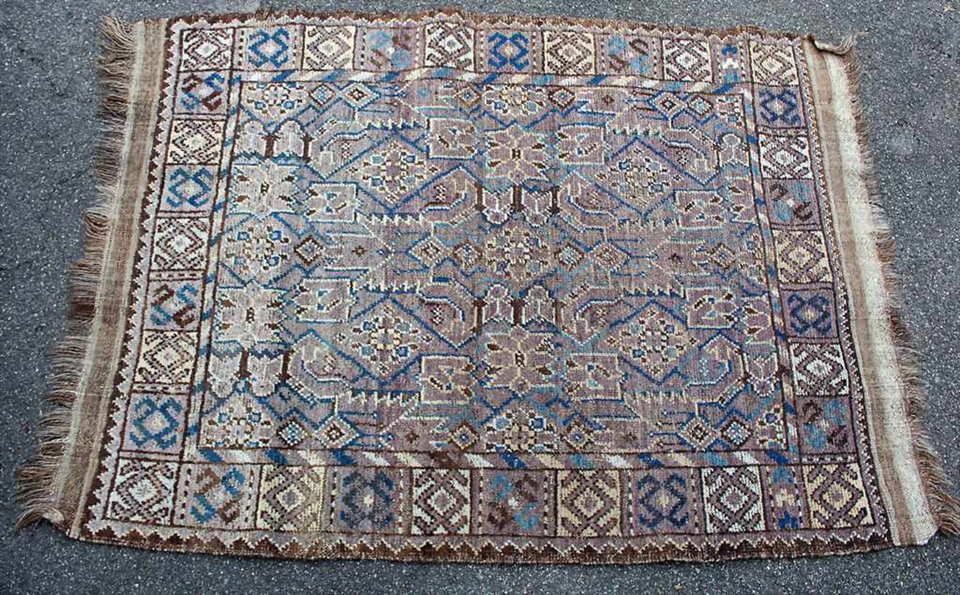 Orientteppich / An oriental carpetMaterial: Wolle, handgeknüpft, Naturfarben,Maß