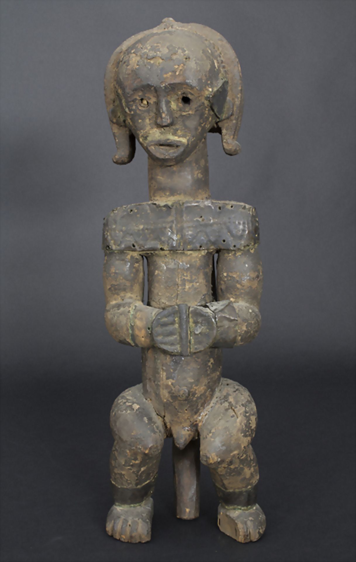 Fetischfigur / A fetish figure, Fang, Gabun, 20. Jh.Material: Holz, geschnitzt, Eisen,