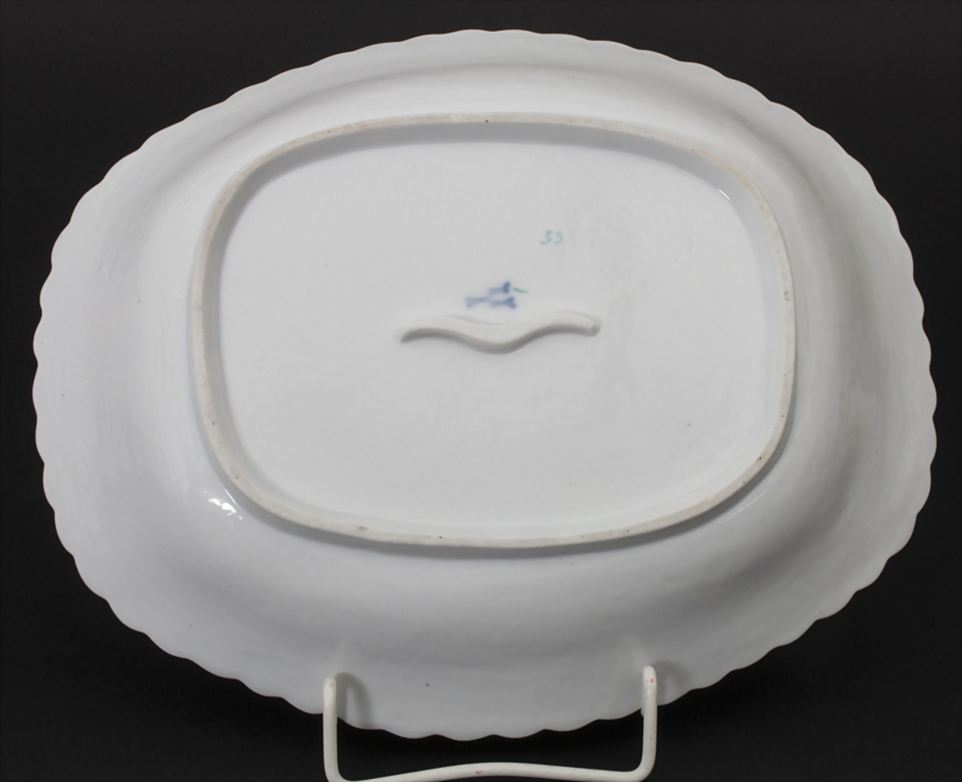 Ovale Zierschale / An oval bowl, Meissen, Anfang 19. Jh.Material: Porzellan, dezent be - Bild 3 aus 4