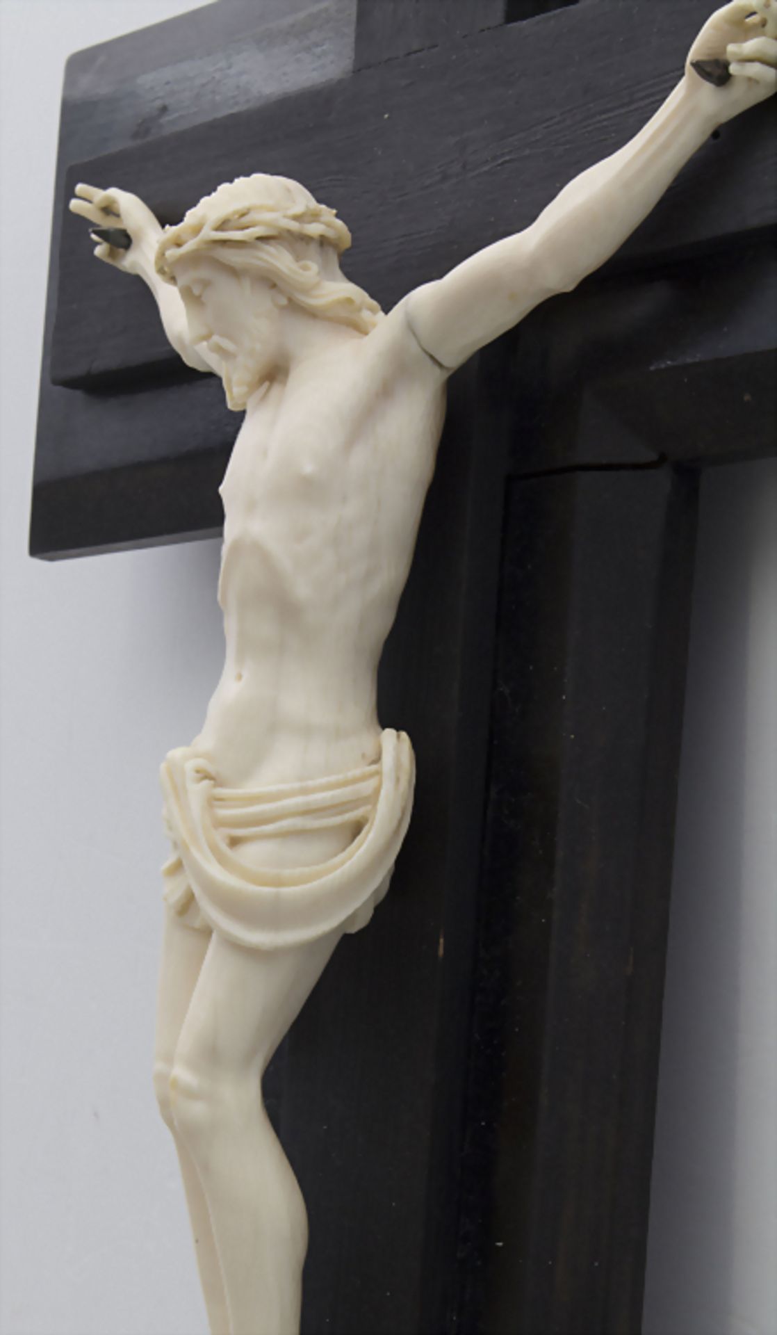 Kruzifix mit Elfenbein-Christus / A wooden/ivory crucifix, 19. Jh.Material: Elfenbein- - Image 6 of 6