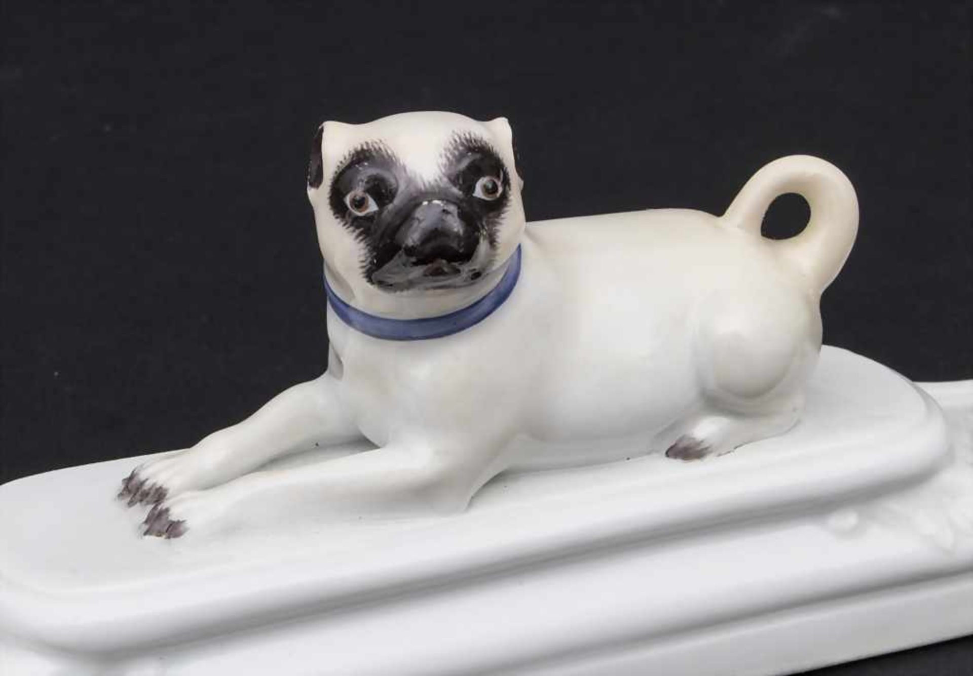 Briefbeschwerer mit Mops / A paperweight with a pug dog, Meissen, Mitte 19. Jh.Materia - Image 3 of 7