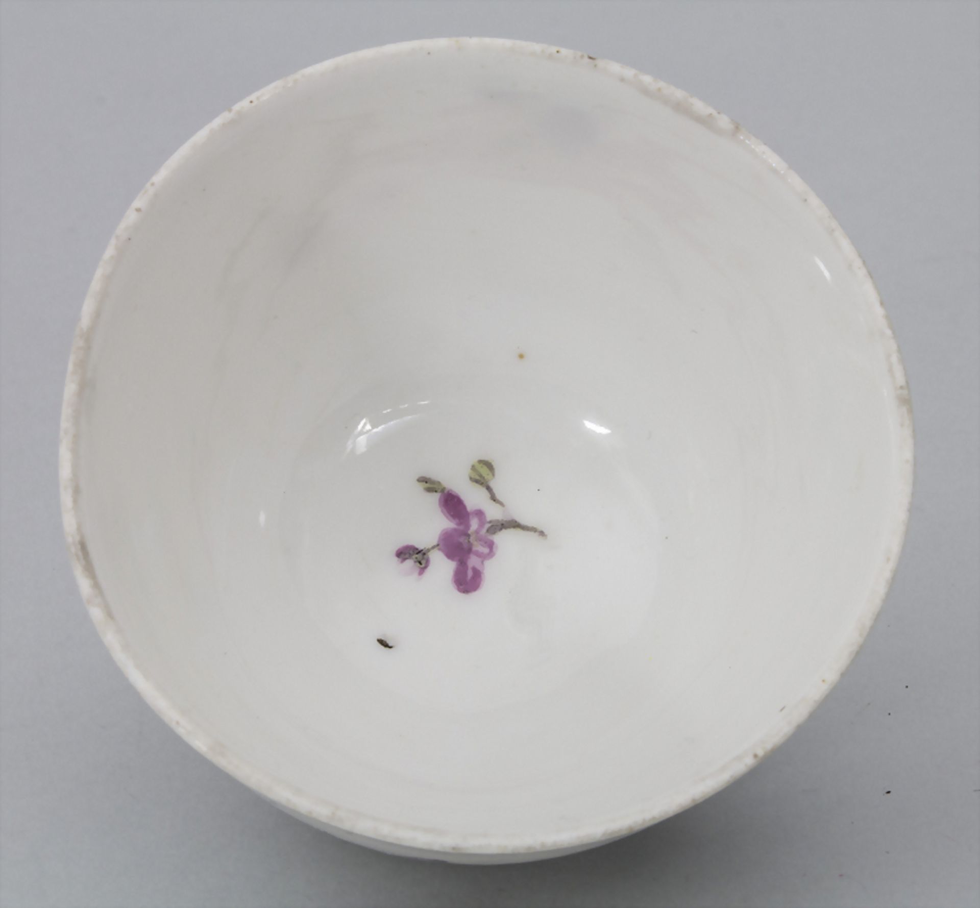 Koppchen mit Blumenmalerei / A cup with flowers, Amstel, um 1785Material: Porzellan, p - Bild 4 aus 6