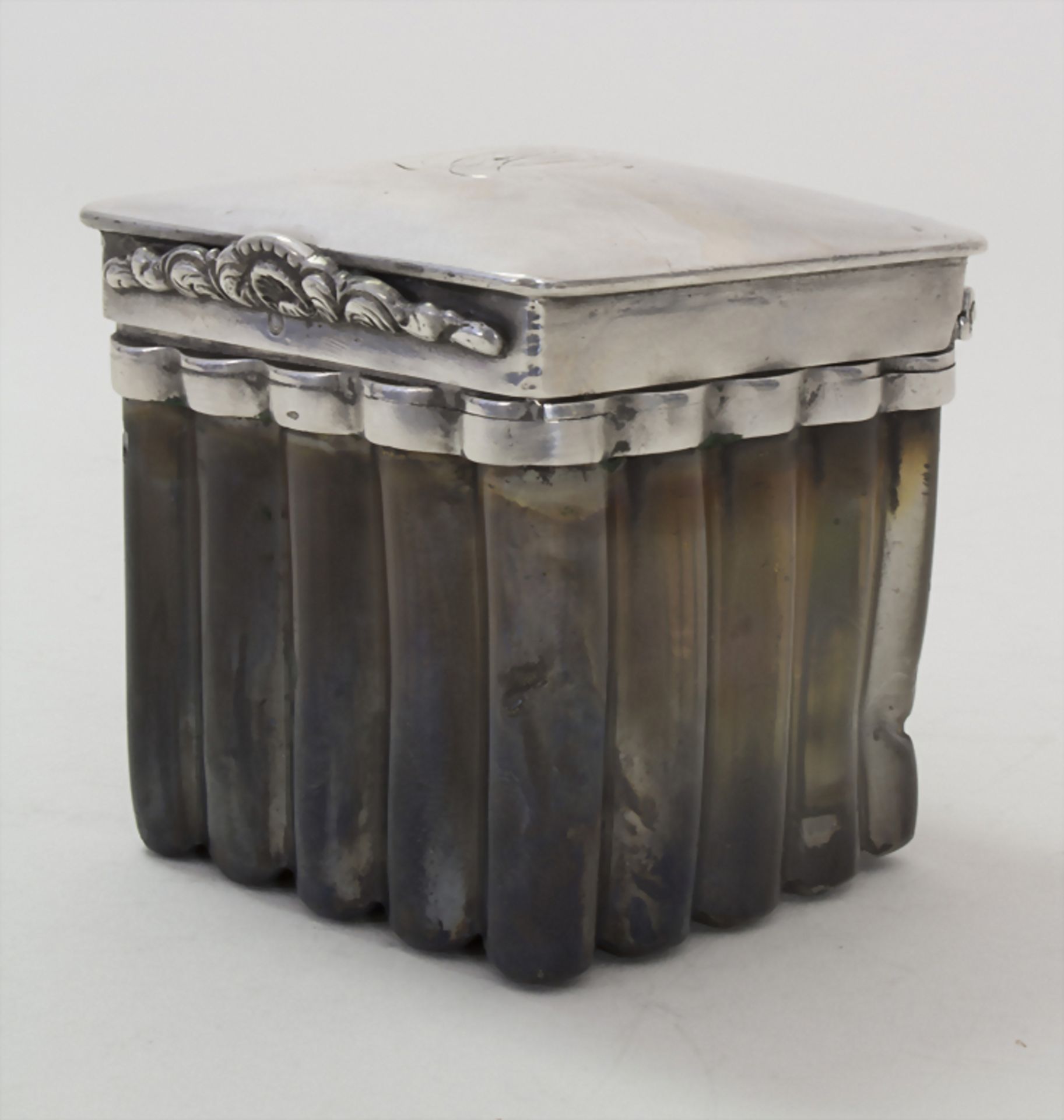 Tintenfass mit Adelsmonogramm / A silver/glass iInkwell, Paris, 1819-1838Material: Sil