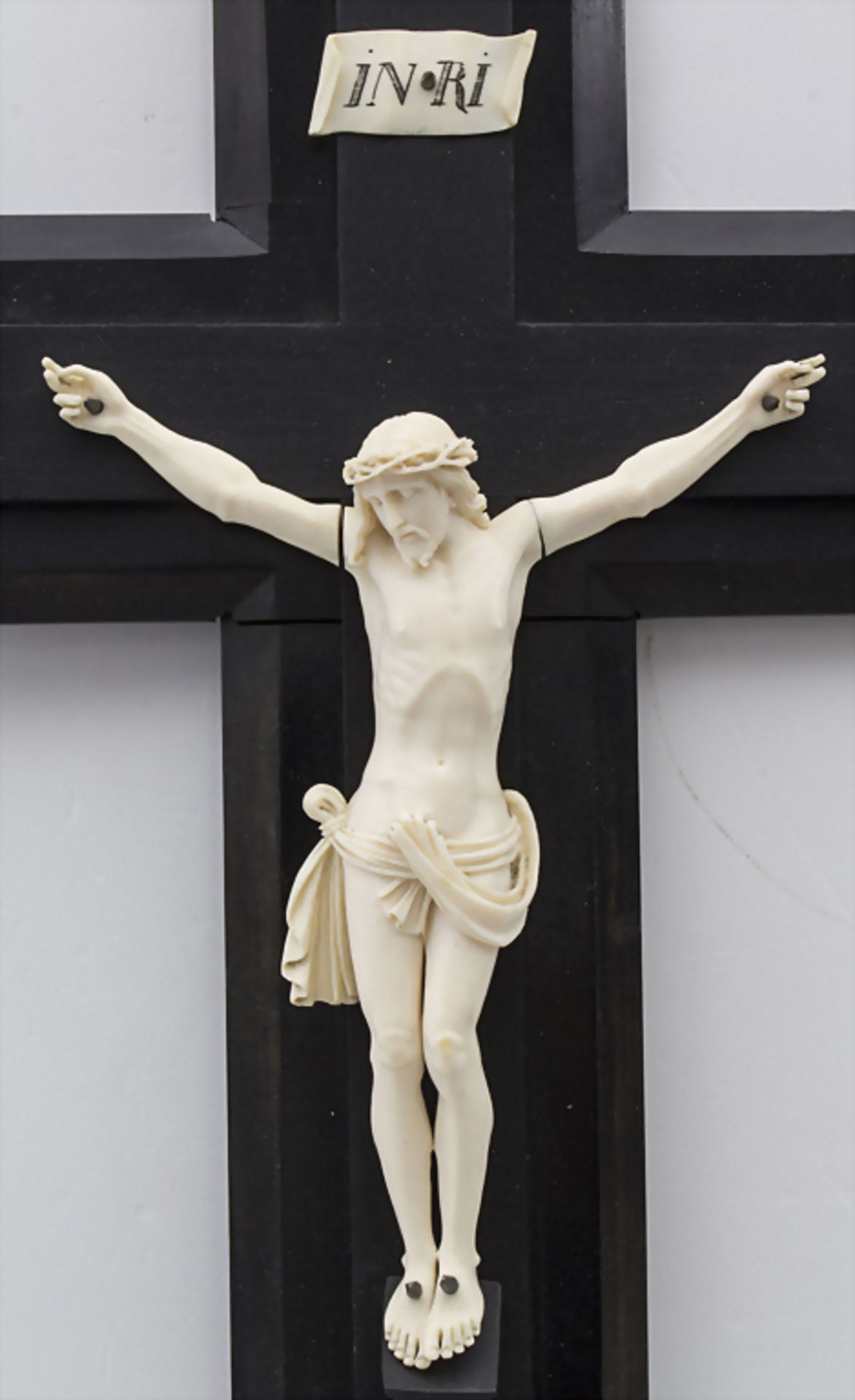 Kruzifix mit Elfenbein-Christus / A wooden/ivory crucifix, 19. Jh.Material: Elfenbein- - Image 2 of 6