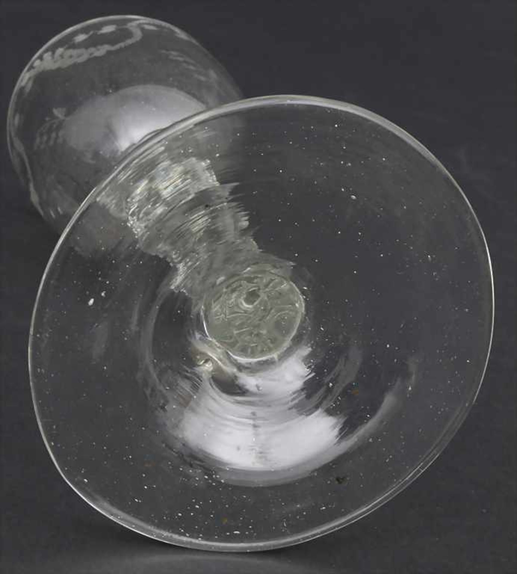 Kleines Barockglas / A small Baroque glass, deutsch, 18. Jh.Material: farbloses Glas, - Image 3 of 5