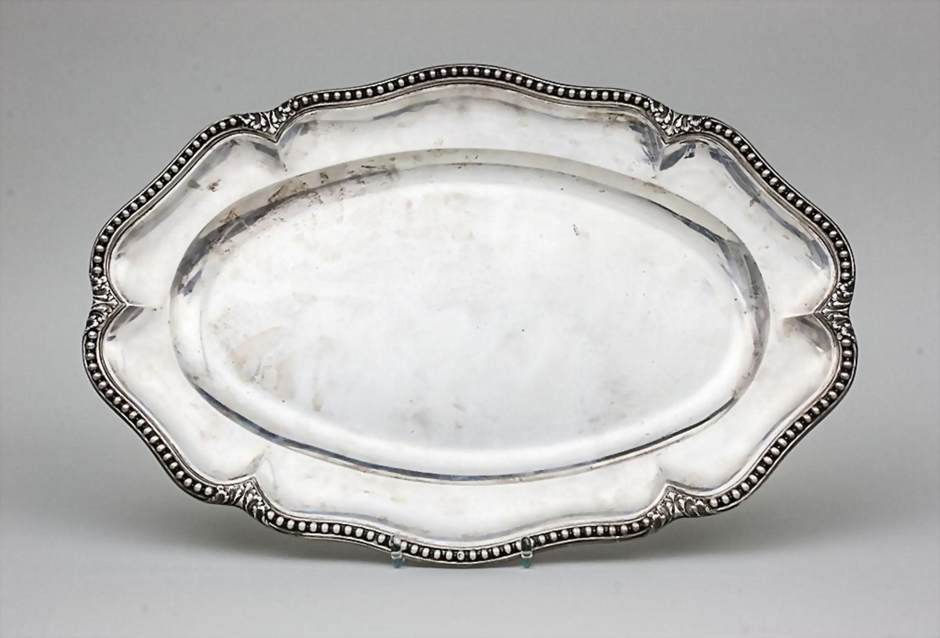 Ovales Tablett / Oval Silver Tray, Savary, Paris, Ende 19. Jh.oval fassoniertes Tablet