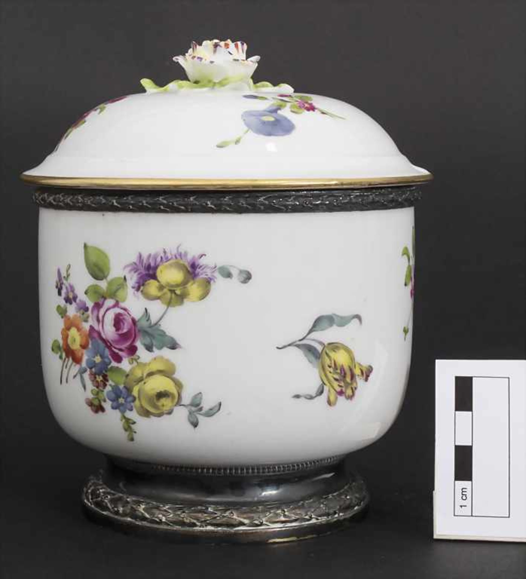 Paar Deckelgefäße mit Silbermontur / A pair of lidded bowls with silver mounts, wohl Frankreic - Bild 4 aus 9