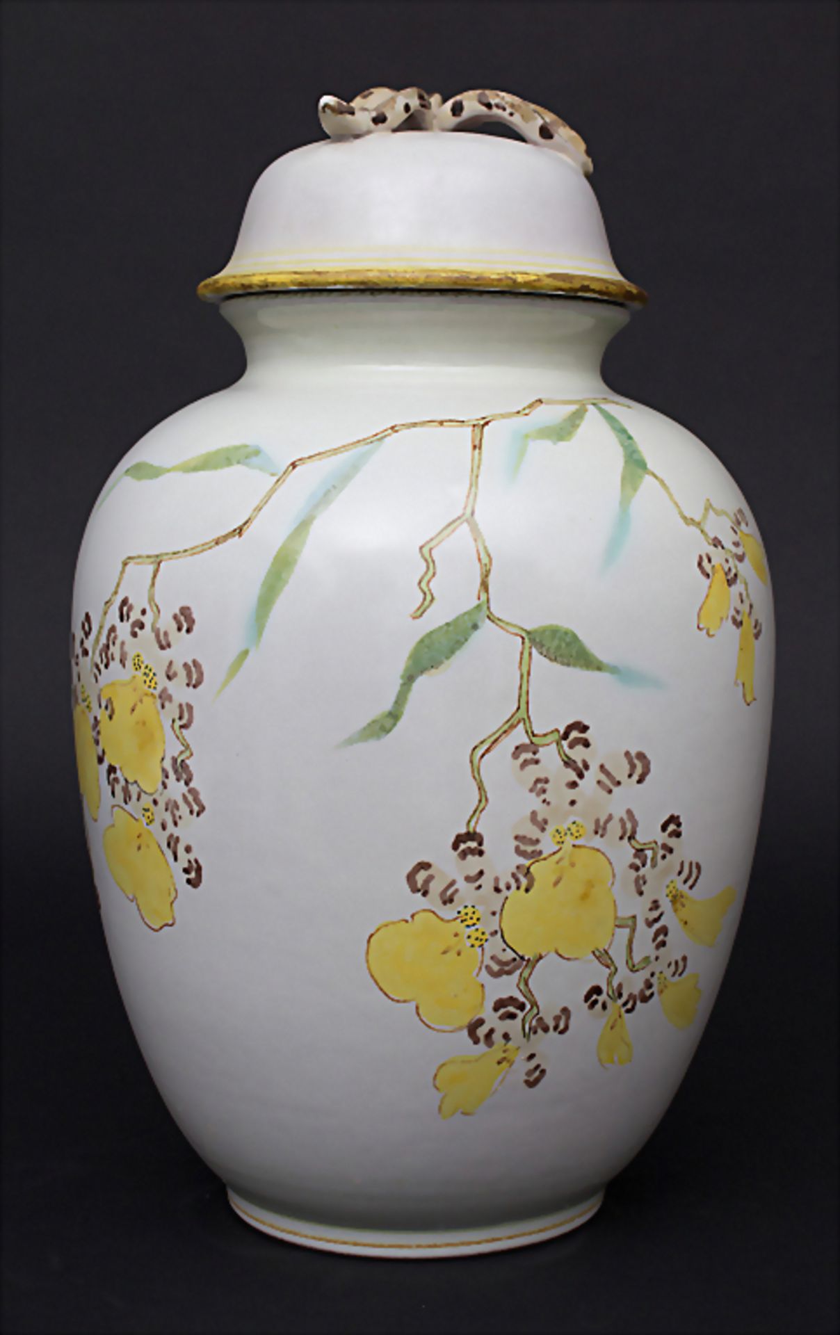 Deckelvase mit Blütenzweigen / A lidded vase with flower branches, Gustav Heinkel für Karlsruh