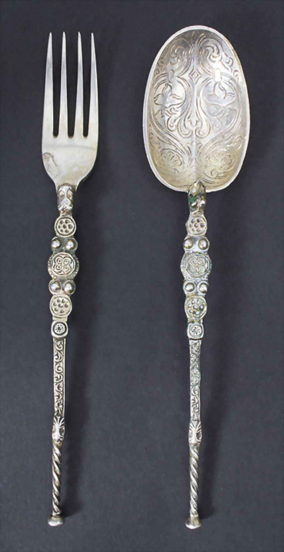 Salbungs-Löffel und passende Gabel / A silver anointing spoon and fork, Desormeaux Saunders & J