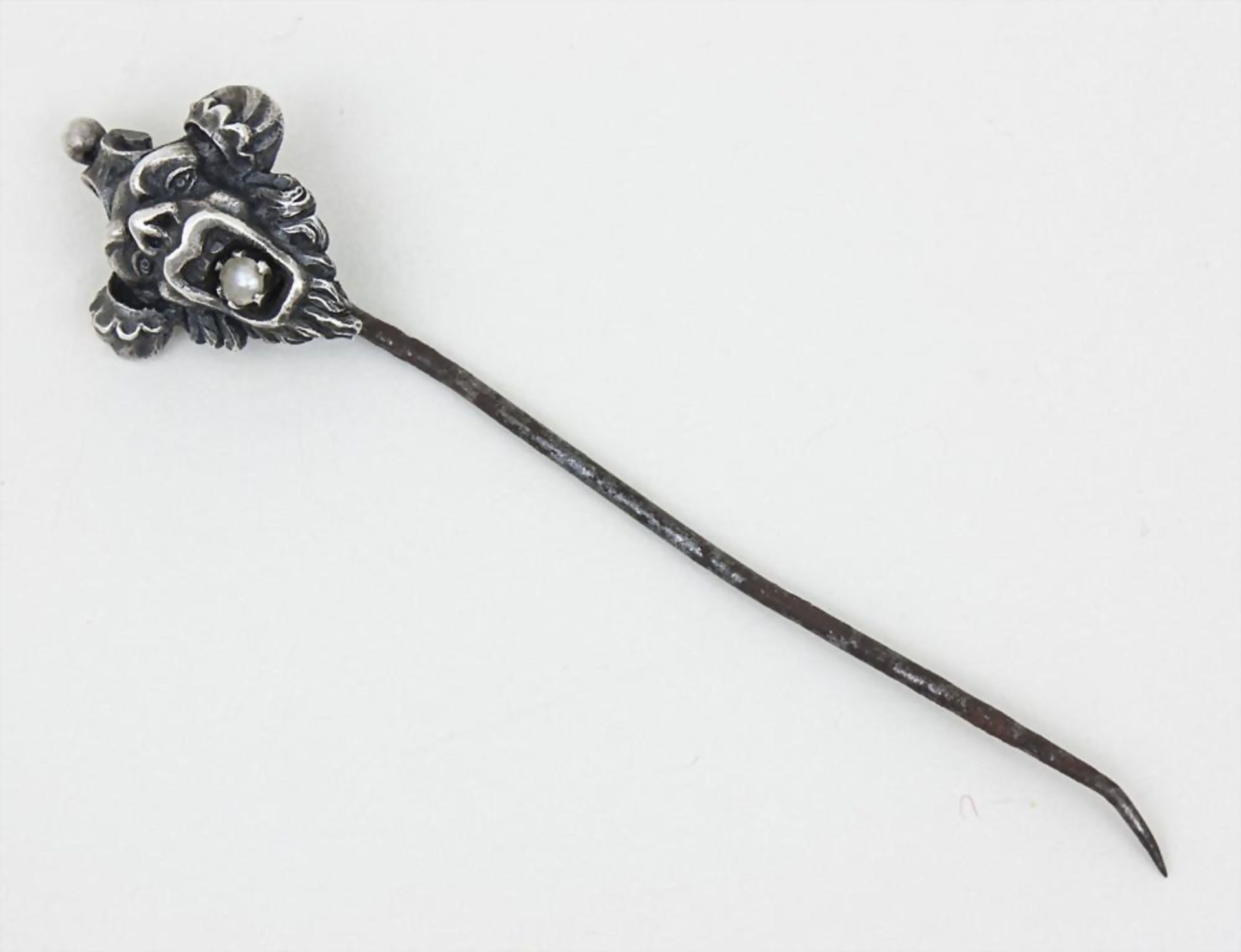 Krawattennadel mit Maskaron / Tie Pin with Mascaron, 19. Jh.Material: Silber geprüft,