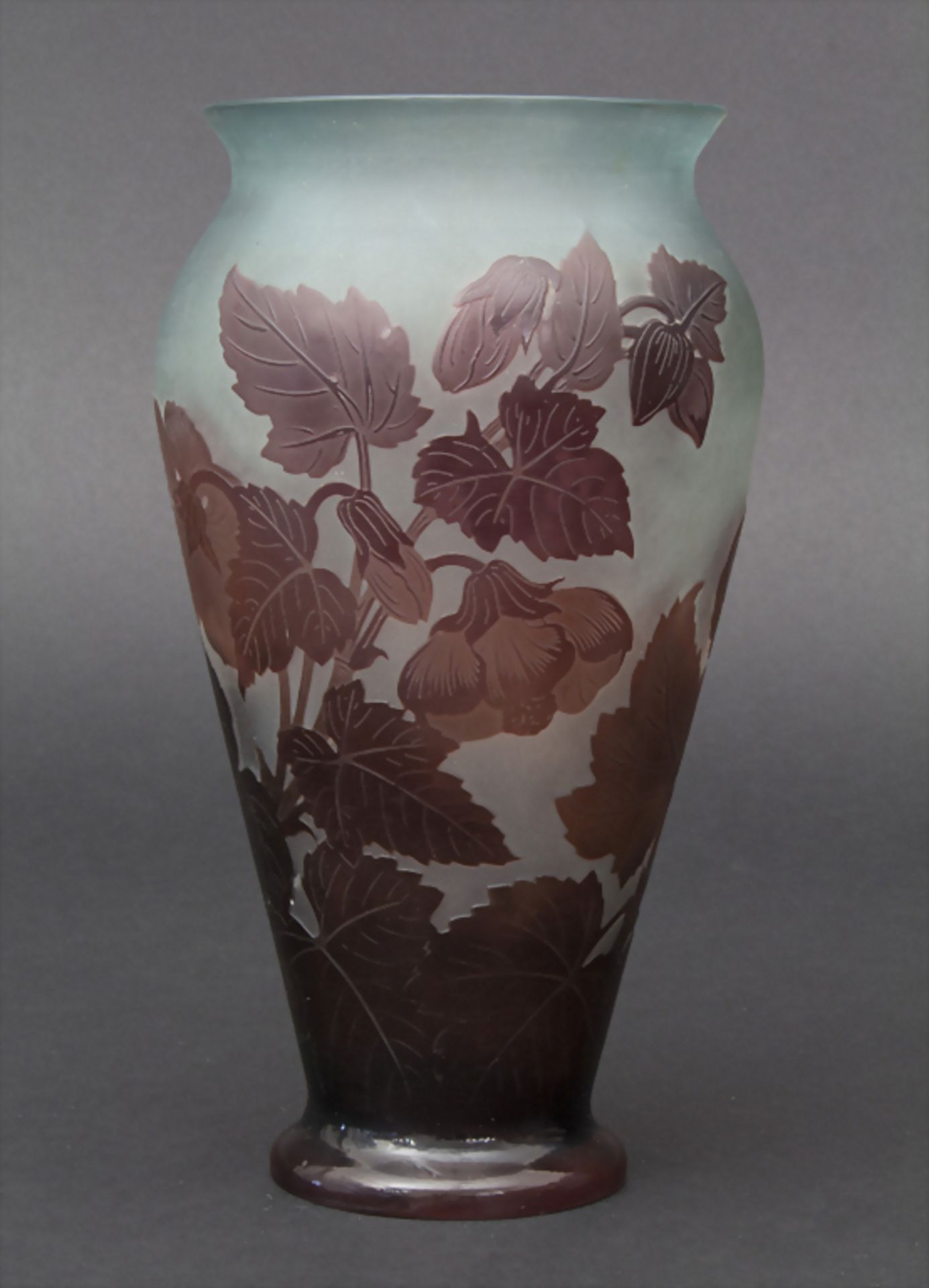 Jugendstil Vase mit Malve (Mauve) / An Art Nouveau vase with mallow, Emile Gallé, Ecole de Nanc