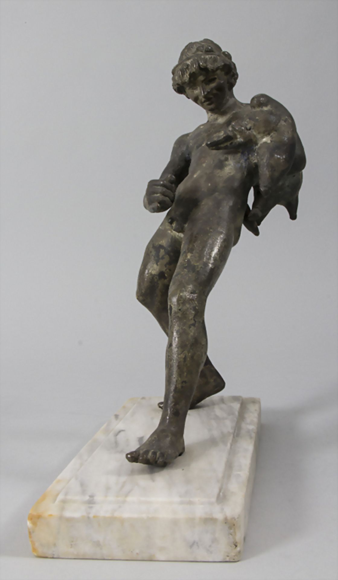 Faun mit Weinsack / A faun with a wine sack, 18./19. Jh.Material: Bronze, mit Resten p