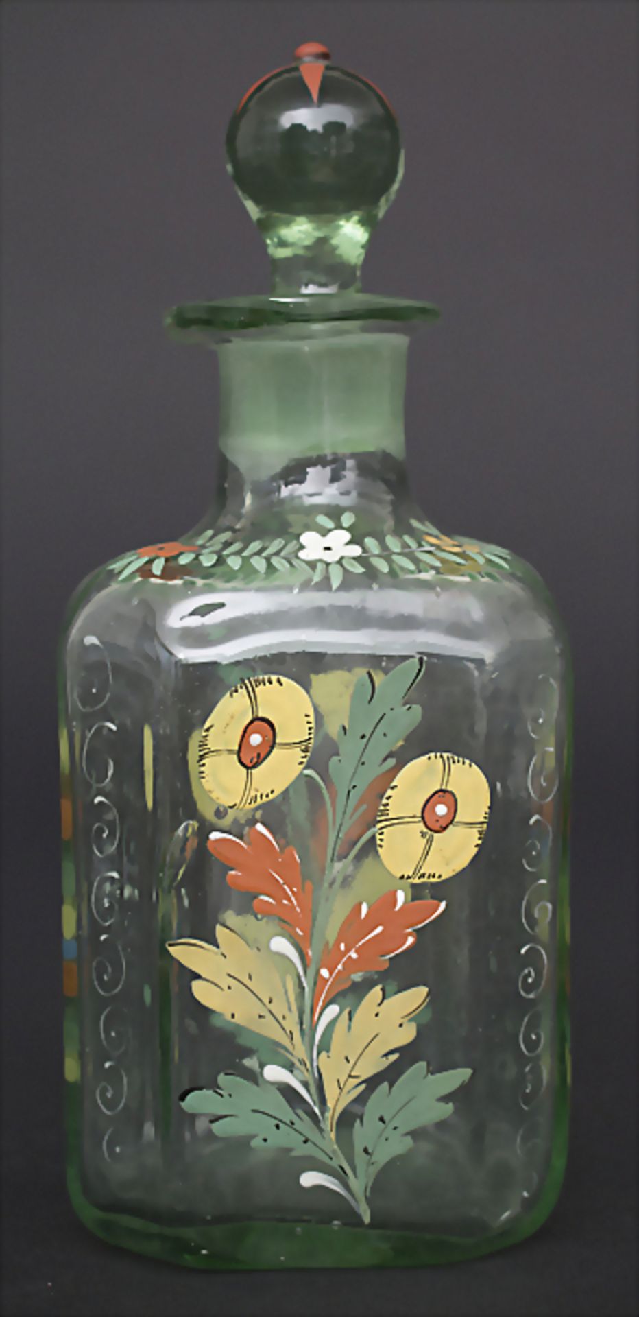Schnapsflasche mit Blumendekor / A bottle of liquor, Böhmen 19./20. Jh.Material: farb
