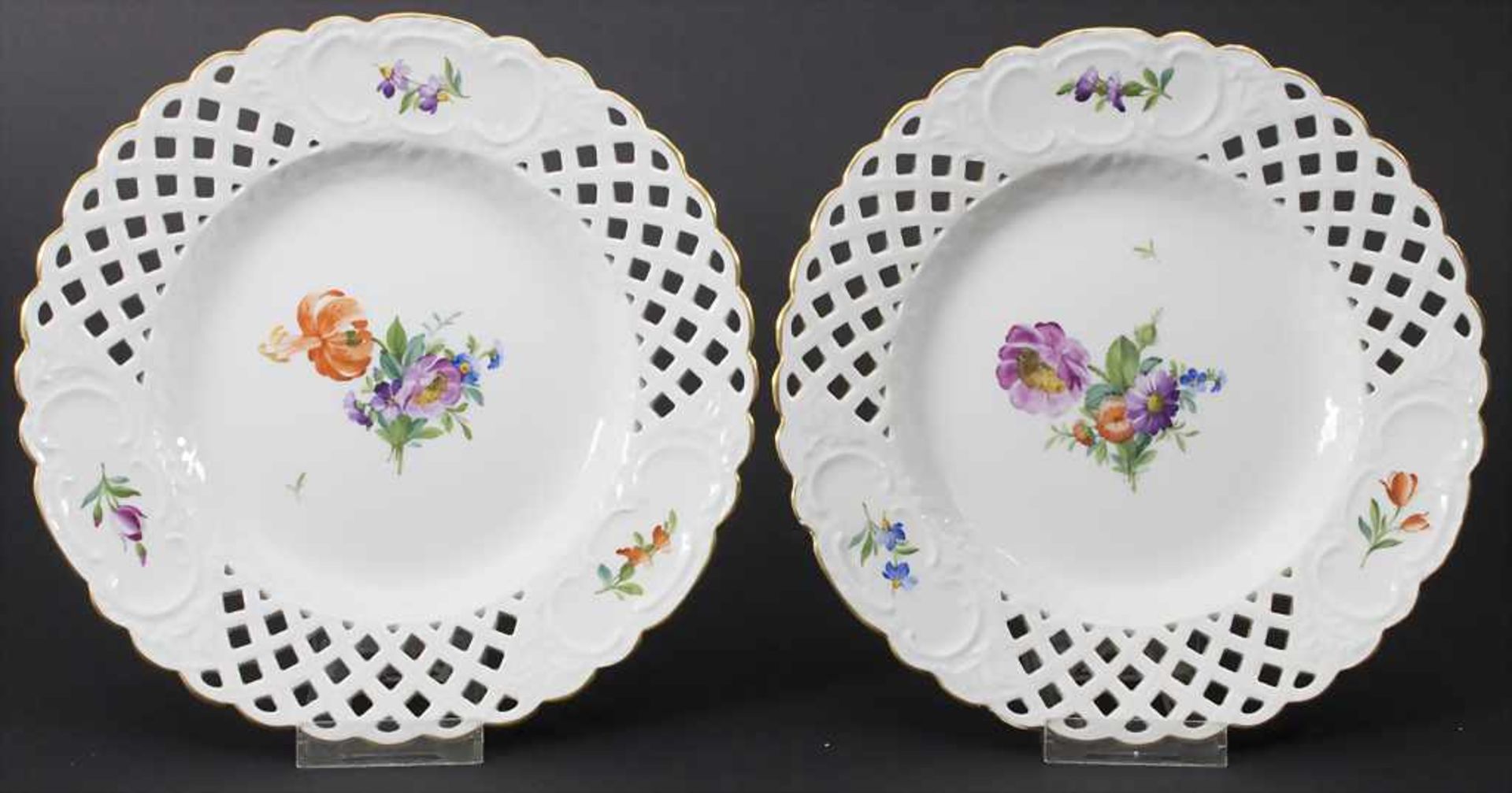 Paar Korbrandteller 'Bunte Blumen' / A pair of basket rim plates with flowers, Royal Copenhagen,