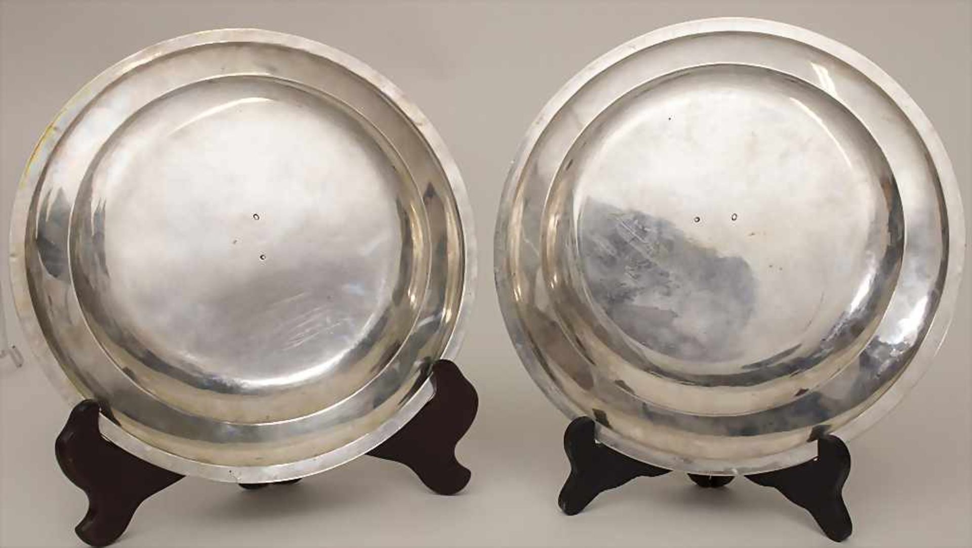 Paar Platzteller / A pair of silver underplates, Paris, um 1820Material: Silber 950,<b - Bild 3 aus 4