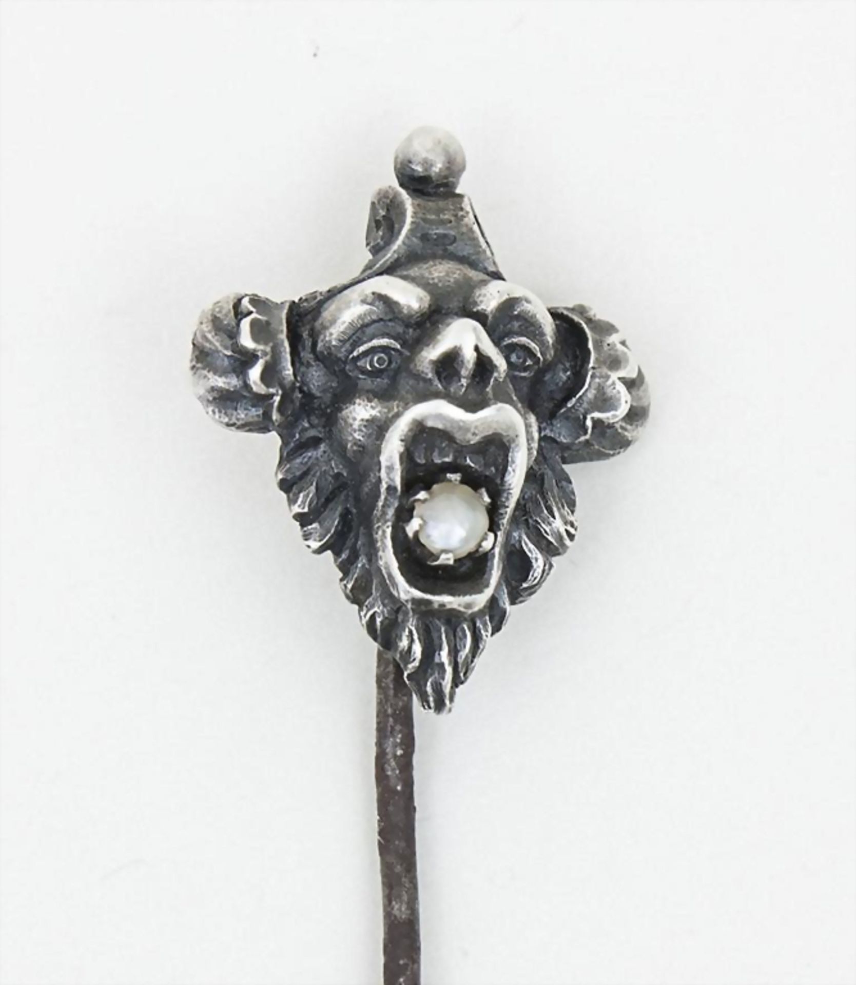 Krawattennadel mit Maskaron / Tie Pin with Mascaron, 19. Jh.Material: Silber geprüft, - Image 2 of 2