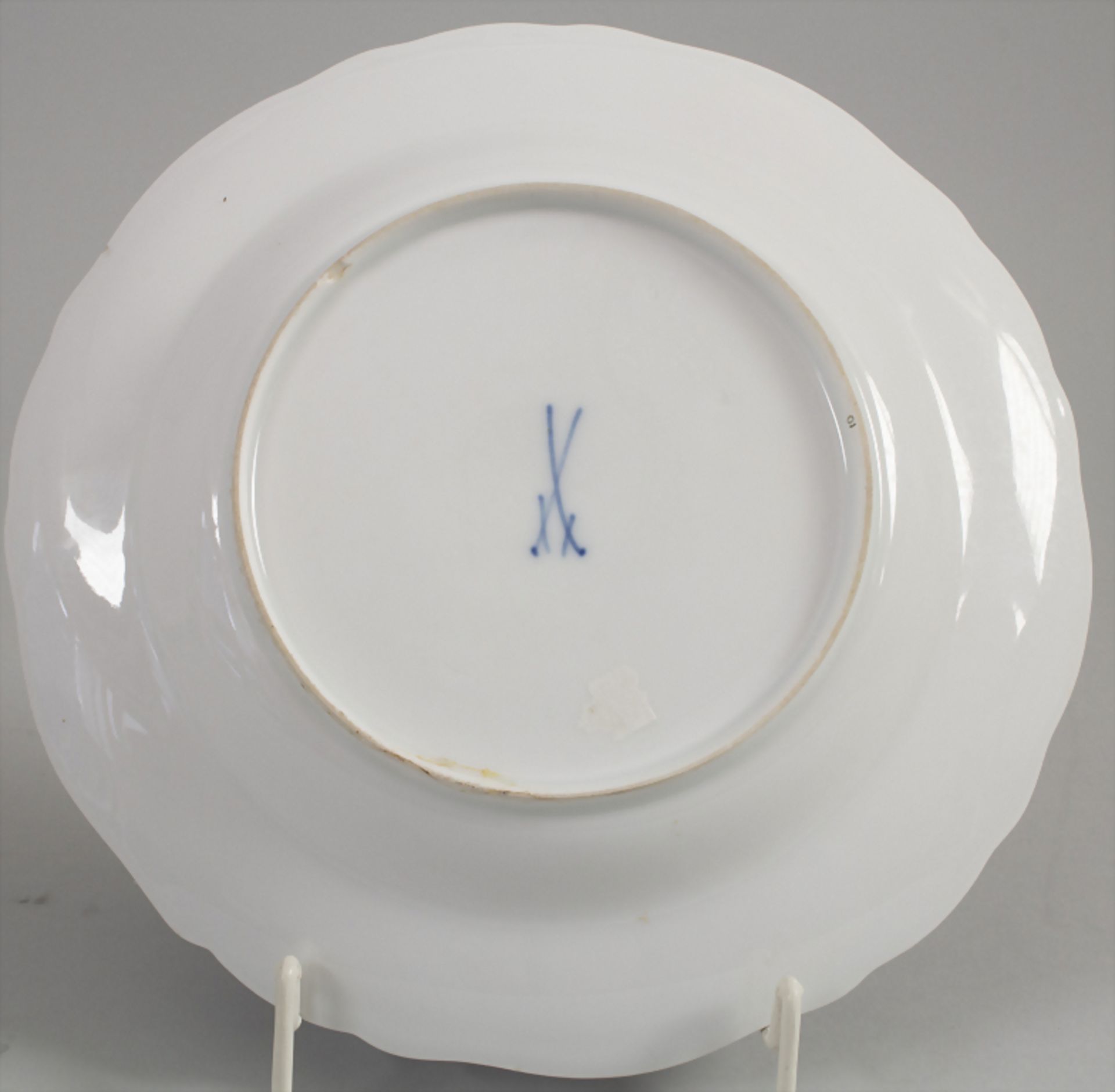 Zierteller / A decorative plate, Meissen, 19. Jh.Material: Porzellan, polychrom bemalt - Bild 6 aus 6