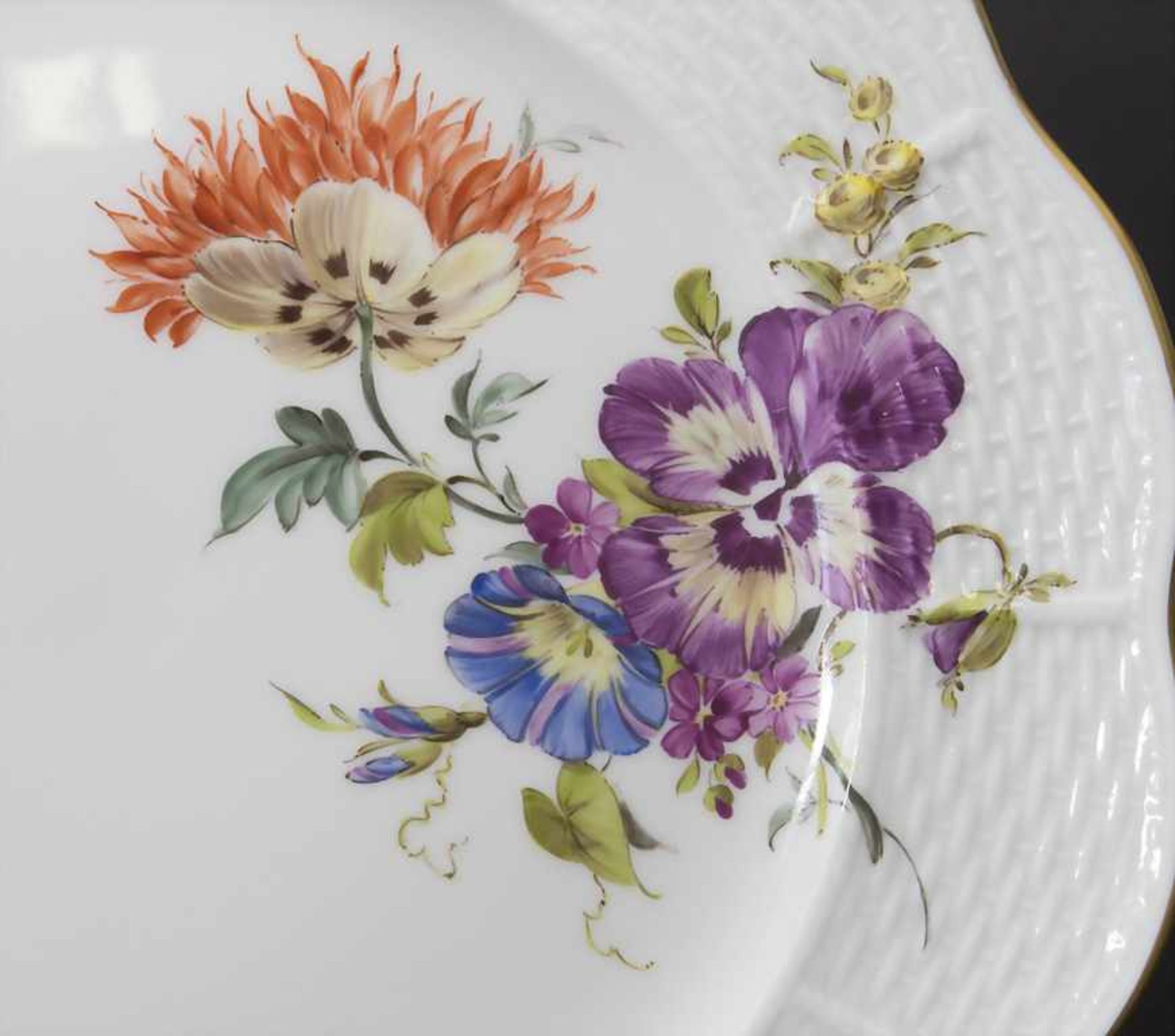 Teller mit Blumenmalerei / A plate with flowers, Ludwigsburg, Ende 20. Jh.Material: Po - Bild 2 aus 5