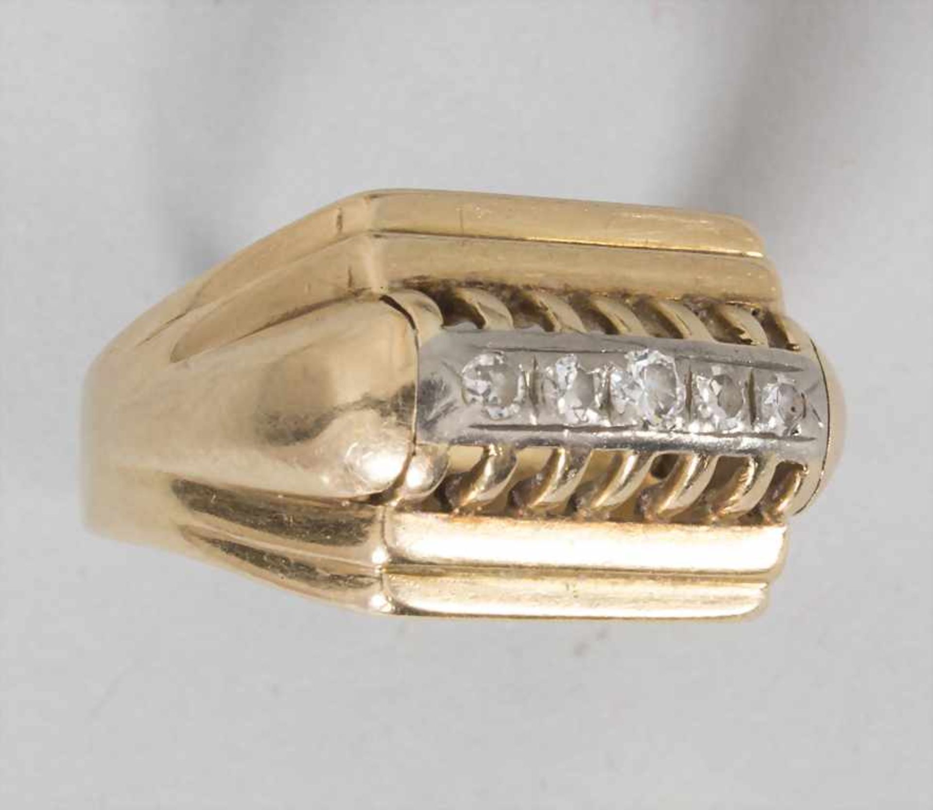 Damenring mit Diamanten / A ladies ring with diamondsMaterial: Gelbgold Au 750/000, 5