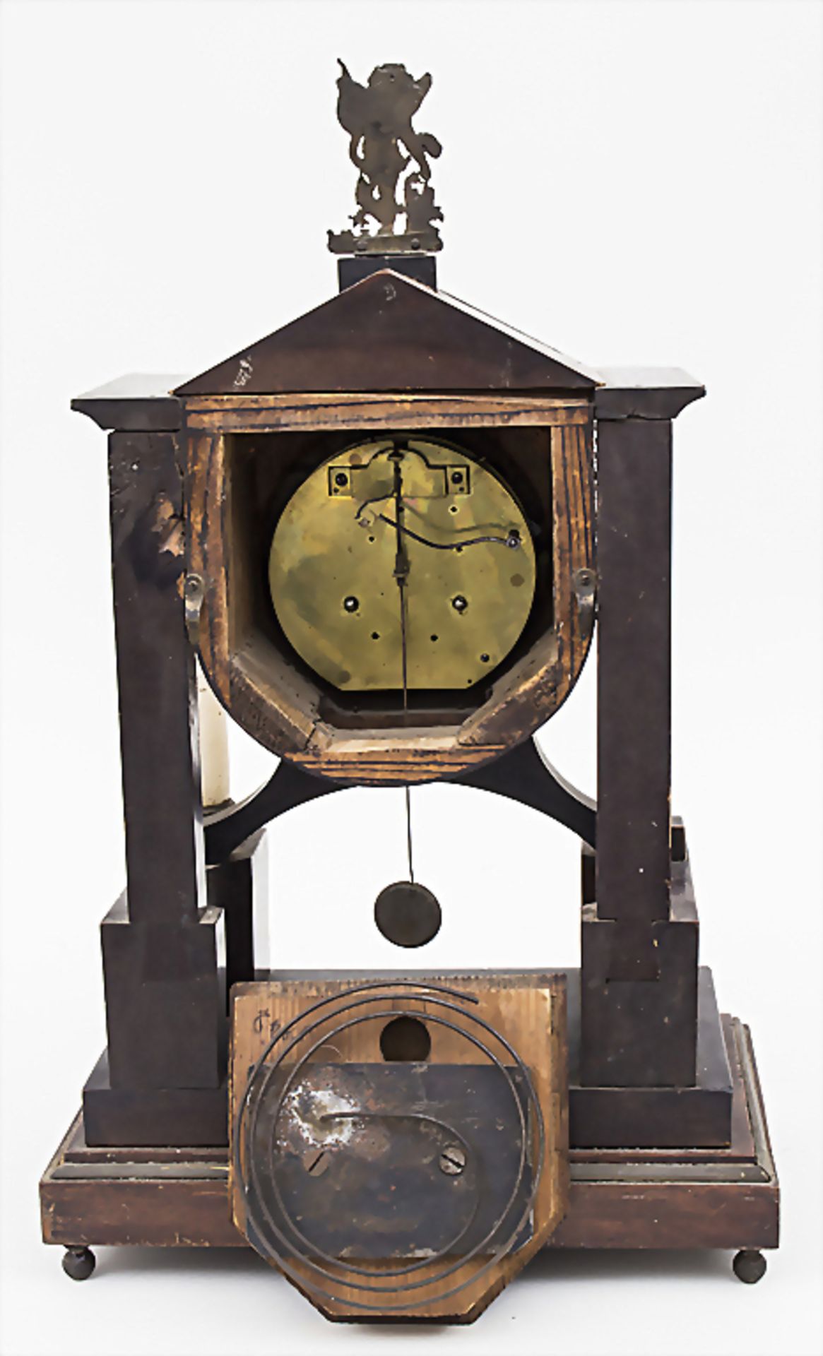 Empire-Portaluhr / A clock, um 1810Gehäuse: verschiedene Hölzer, Alabastersäulen, B - Image 2 of 2