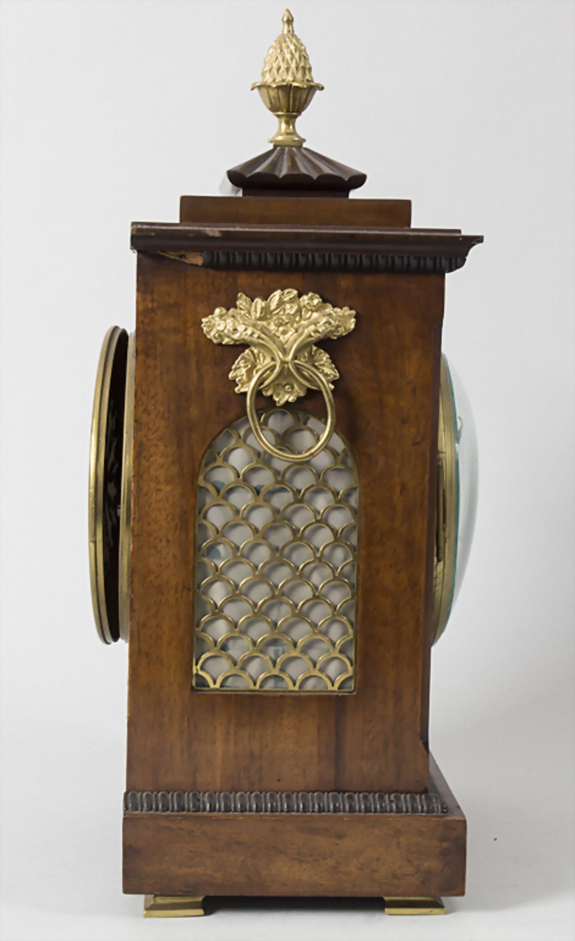 Tischuhr / A clock, WB & Fils, Paris, um 1880Gehäuse: Nussbaum mit seitlichen vergitt - Image 4 of 8