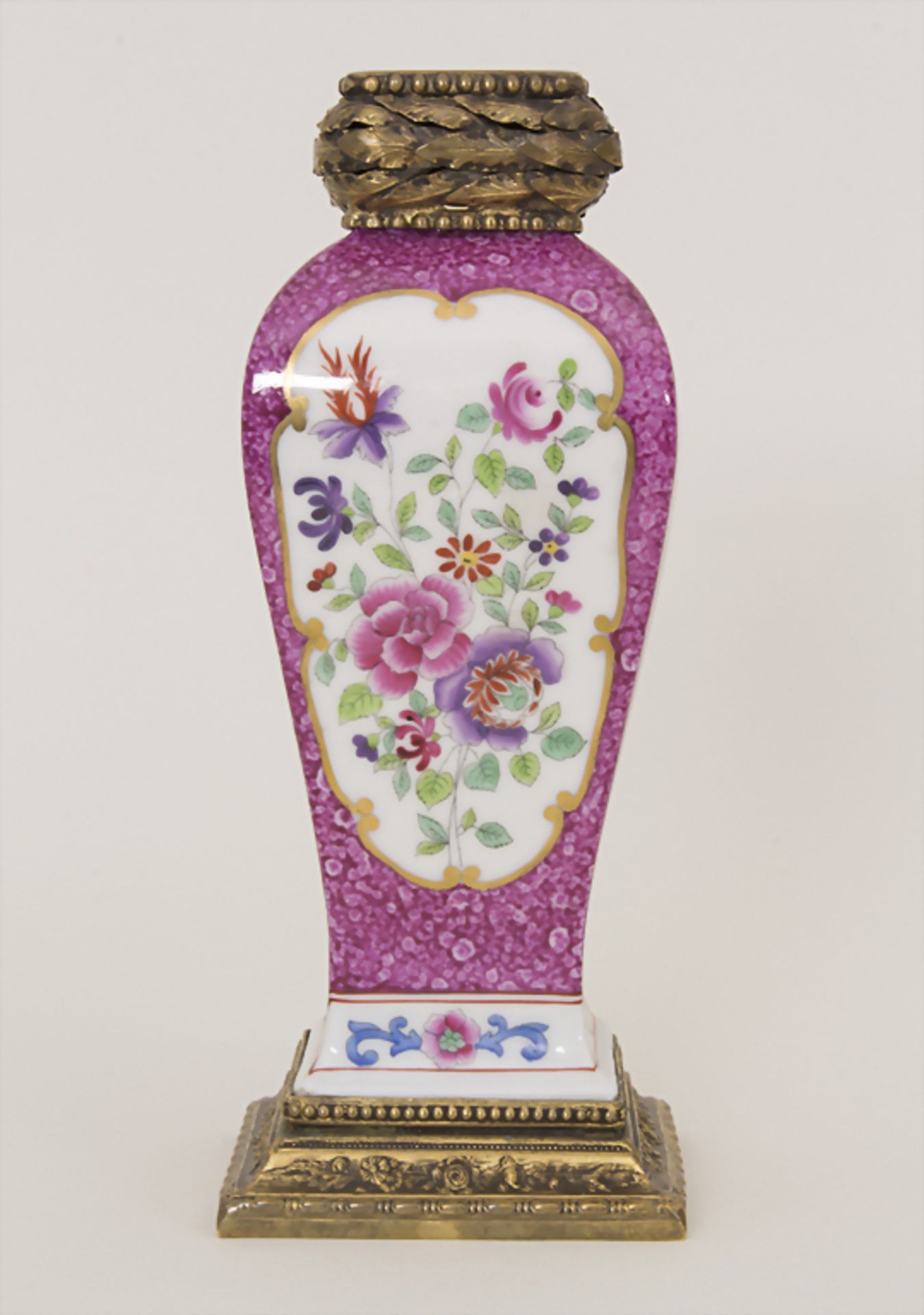 Vase mit Bronzemontur / A vase with bronze mounts, Frankreich, um 1880Material: Porzel - Image 3 of 8