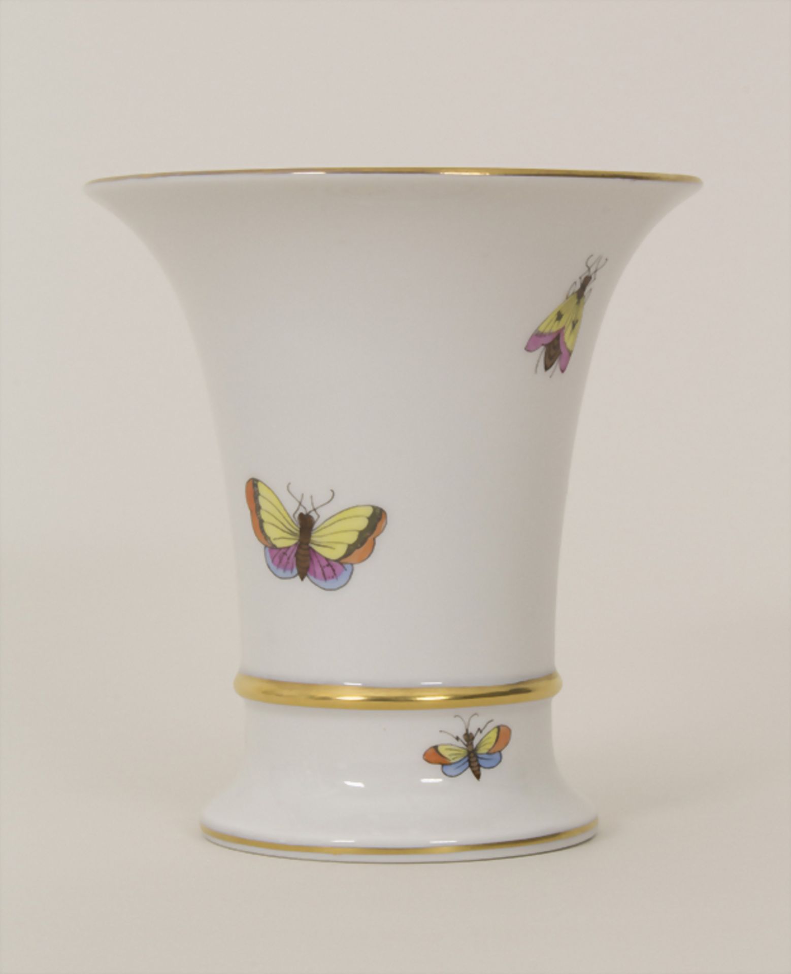 Vase Rothschild, Herend, Mitte 20. Jh.Material: Porzellan, polychrom bemalt und glasie - Image 3 of 7