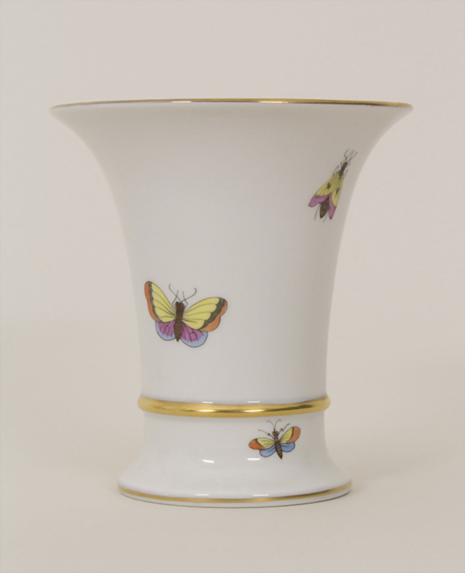 Vase Rothschild, Herend, Mitte 20. Jh.Material: Porzellan, polychrom bemalt und glasie - Bild 3 aus 7