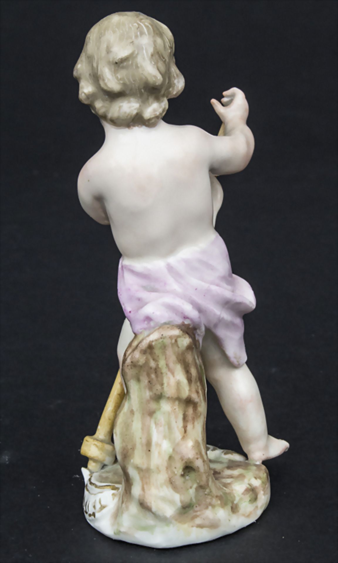 Frühe Figur eines Puttos mit einem Fleischspieß / An early figure of a cherub holding a meat s - Bild 3 aus 6