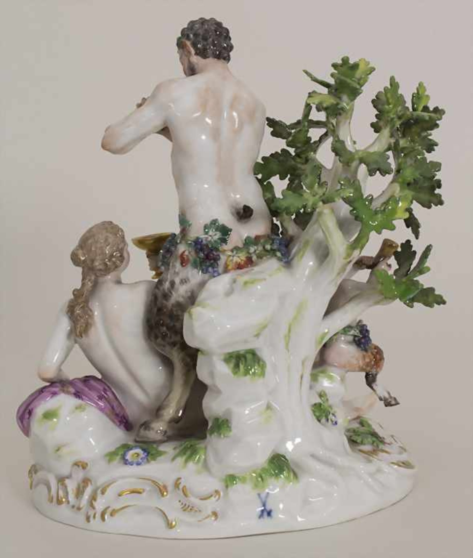 Figurengruppe 'Bacchantin und Faune' / A porcelain group 'A Bacchante with 2 Satyrs', Meissen, 1 - Bild 3 aus 8