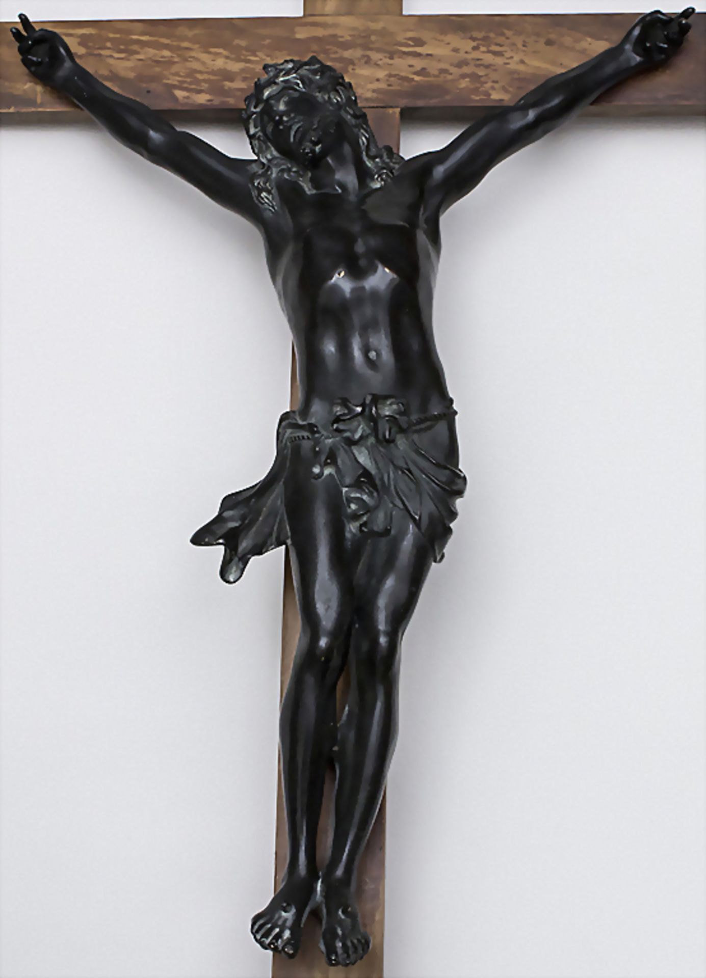 Großes Kruzifix / A large Crucifix, Frankreich, um 1900Technik: Bronze, patiniert, au - Image 2 of 2