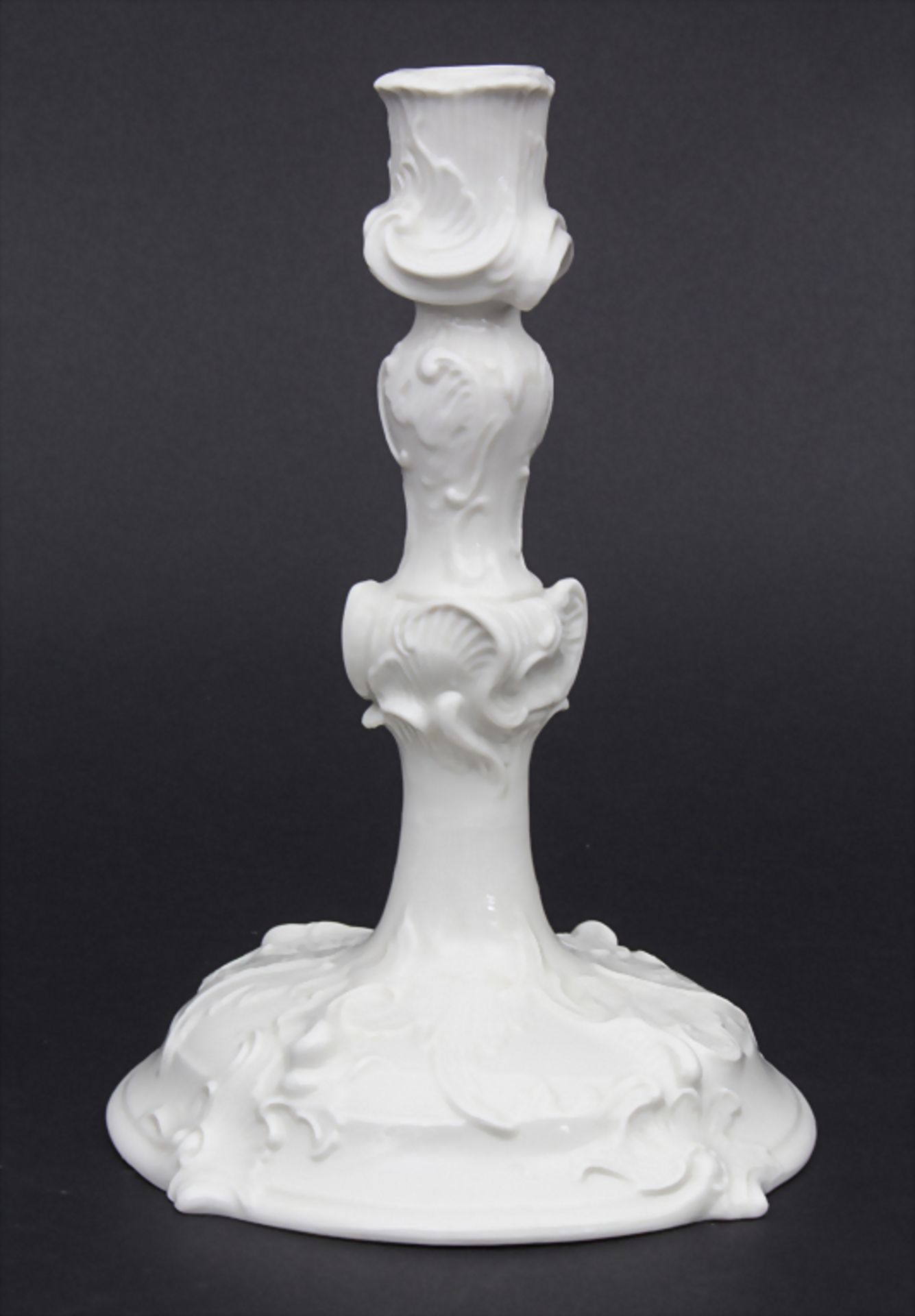 Einflammiger Kerzenleuchter / A candleholder, Nymphenburg, 20. Jh.Material: Porzellan,