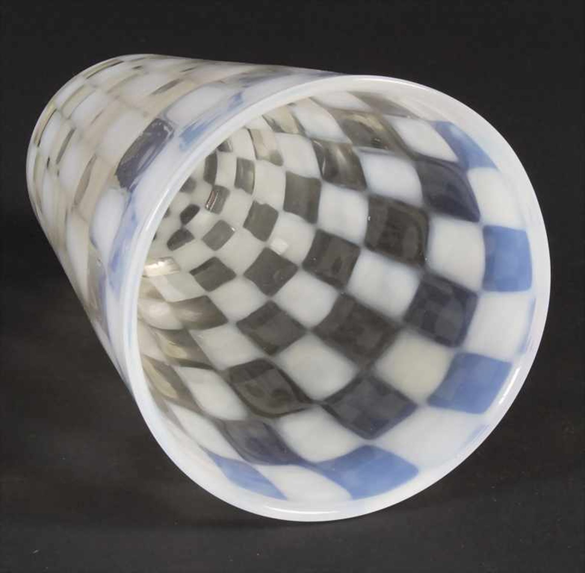 Glasziervase / A decorative glass vase, wohl Brovier & Toso, MuranoMaterial: rauchfarb - Image 3 of 4