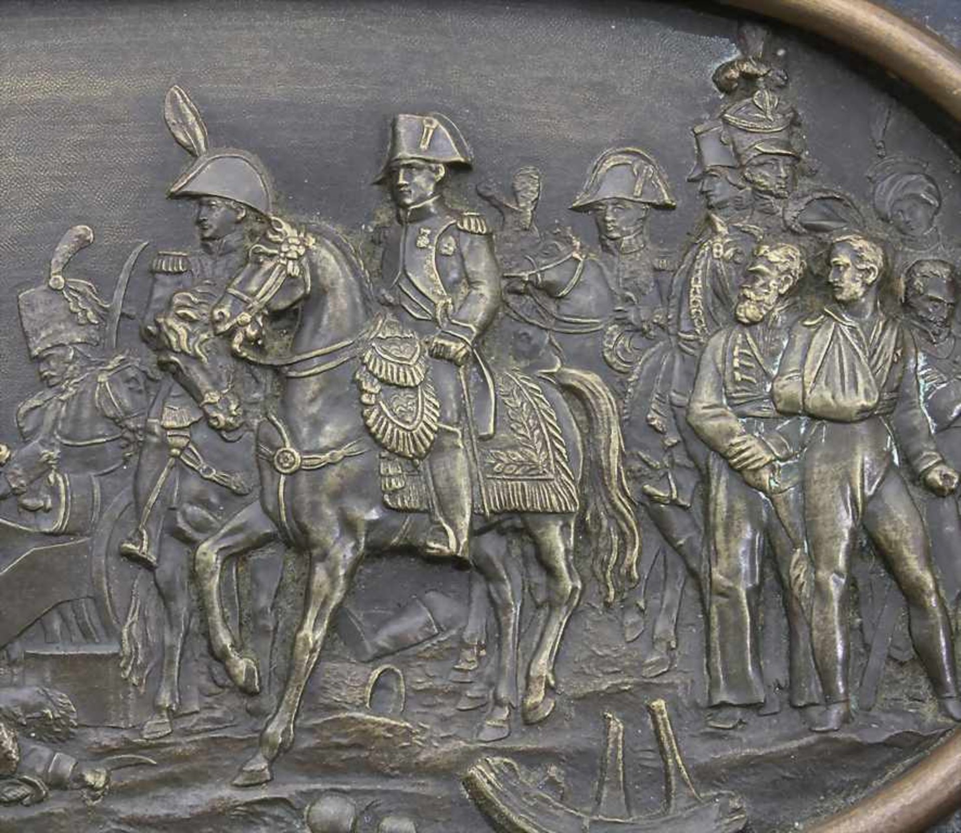 Napoleon Bonaparte in der Schlacht von Austerlitz, 19. Jh.Material: Bronzerelief, im H - Bild 4 aus 6