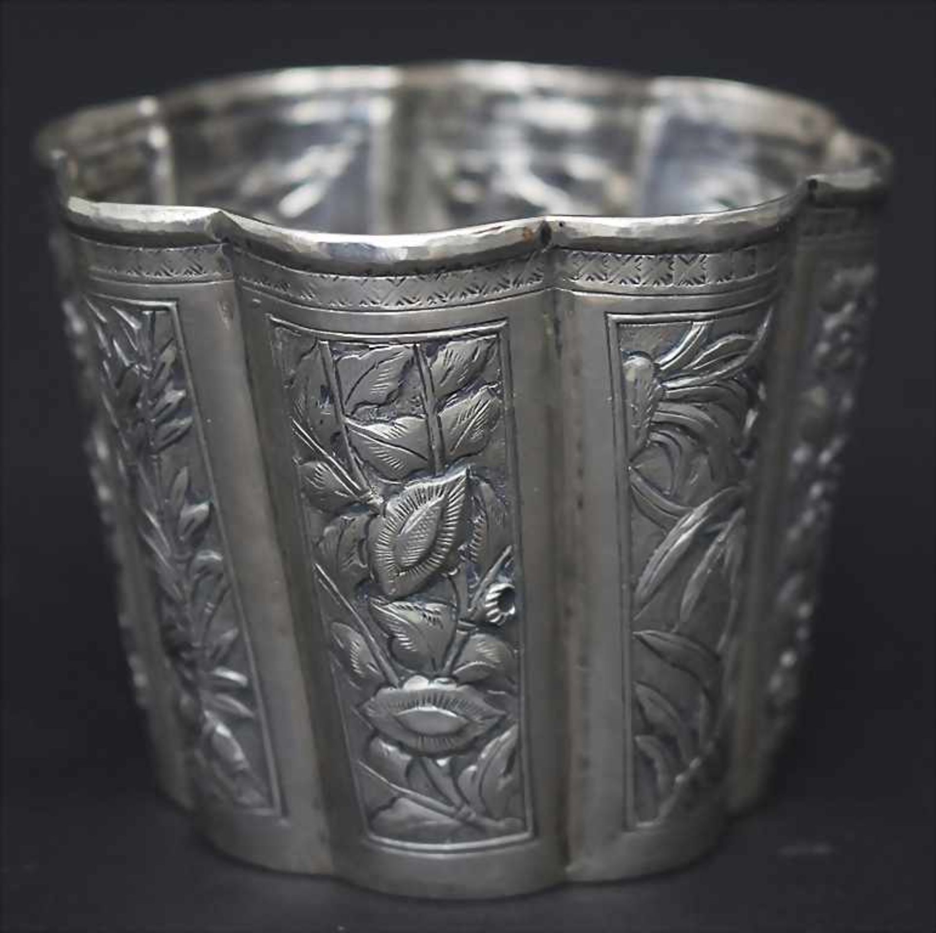Achtpassiger Becher / A Chinese export silver beaker, wohl Bao Ying, Canton, China, um 1900<