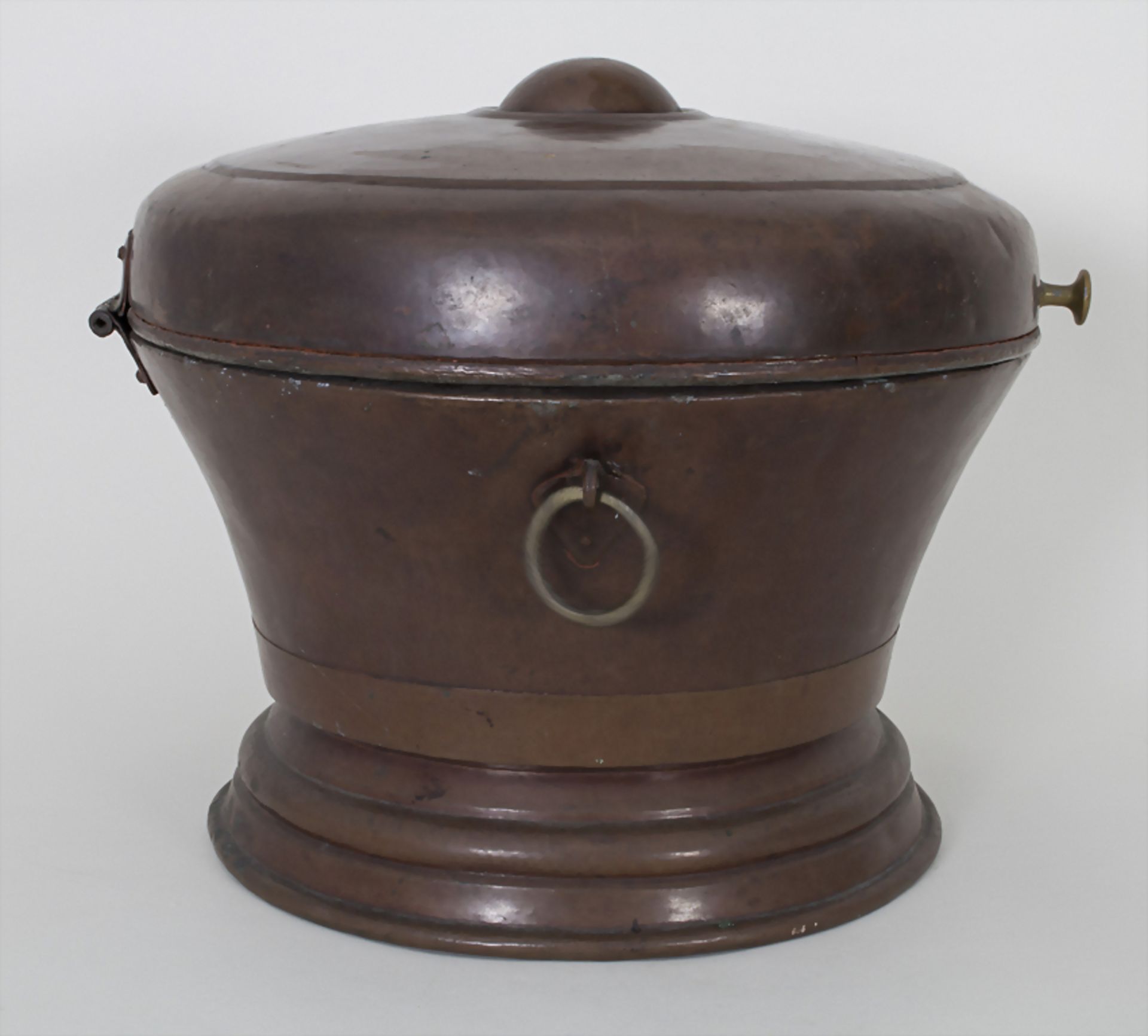 Großer Deckeltopf / A large copper pot, 18./19. Jh.Material: Kupfer, seitlich Ringhen